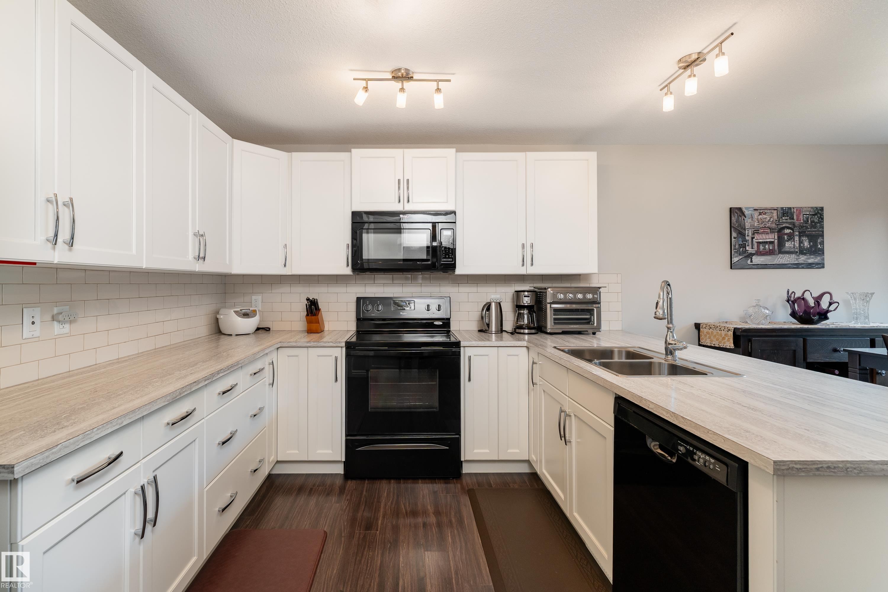 2338 Glenridding Boulevard Sw, Edmonton, AB - Indoor Photo Showing Kitchen With Double Sink