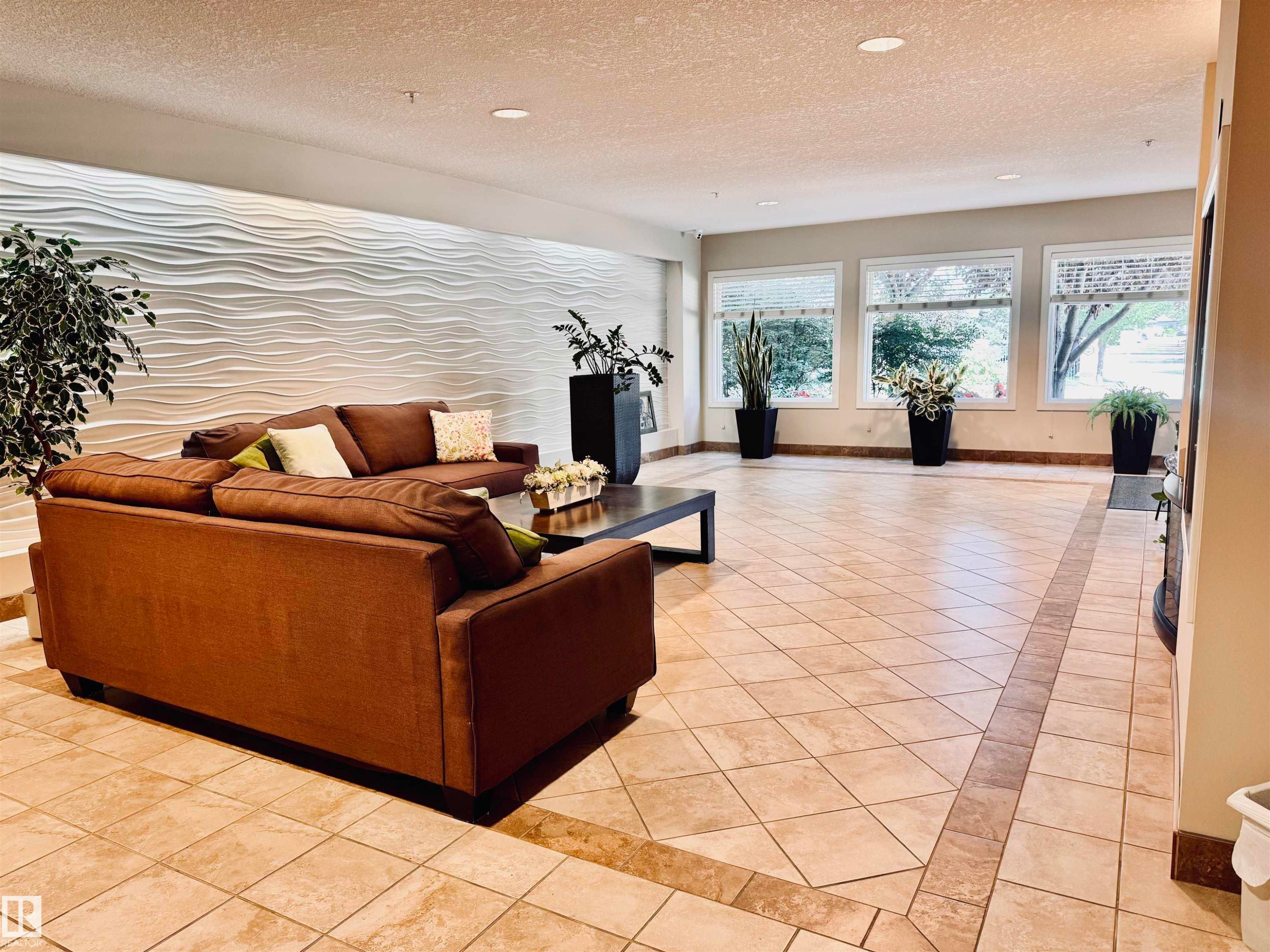 #304 100 Crystal Ln, Sherwood Park, AB - Indoor