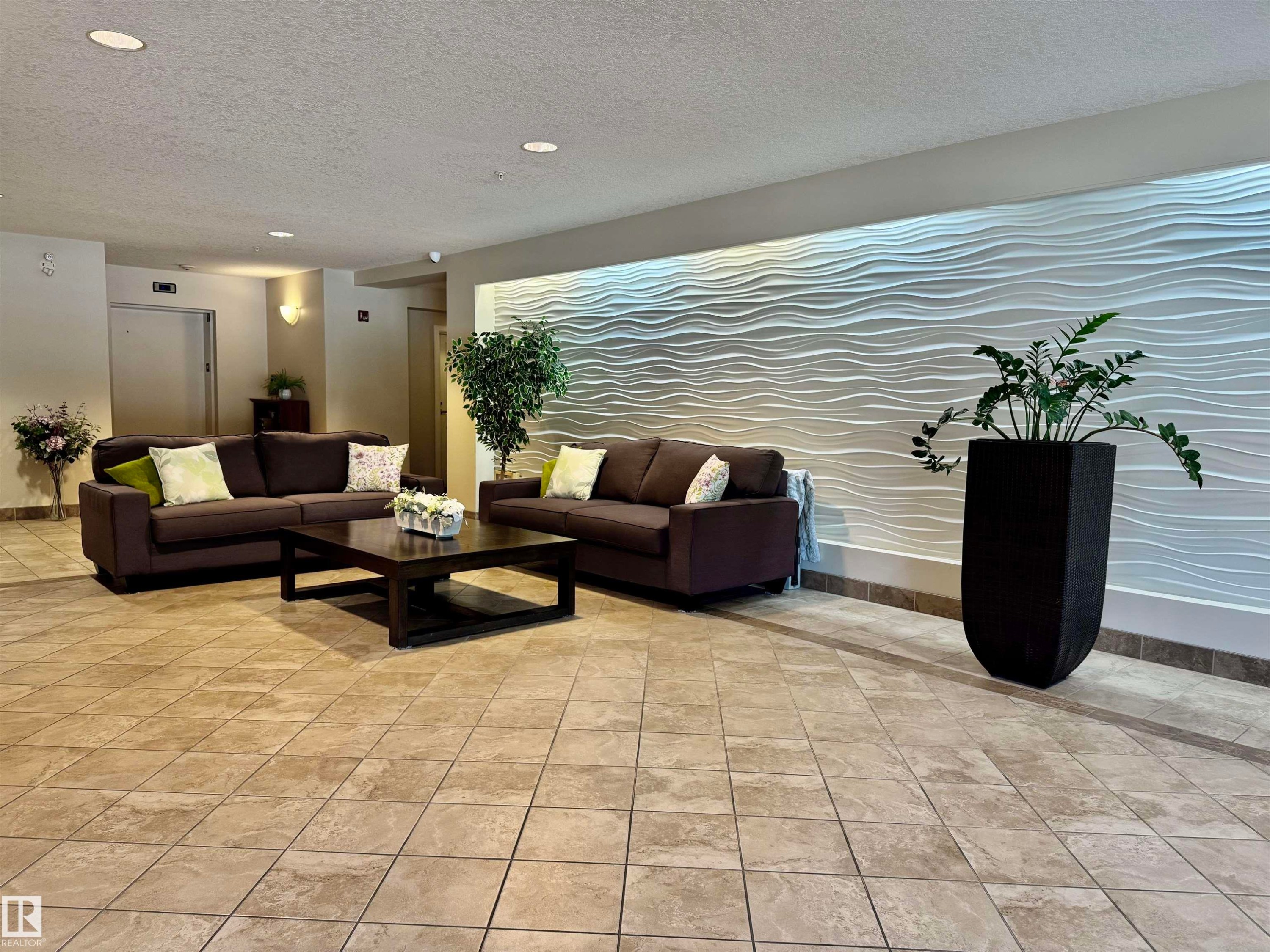 #304 100 Crystal Ln, Sherwood Park, AB - Indoor Photo Showing Other Room