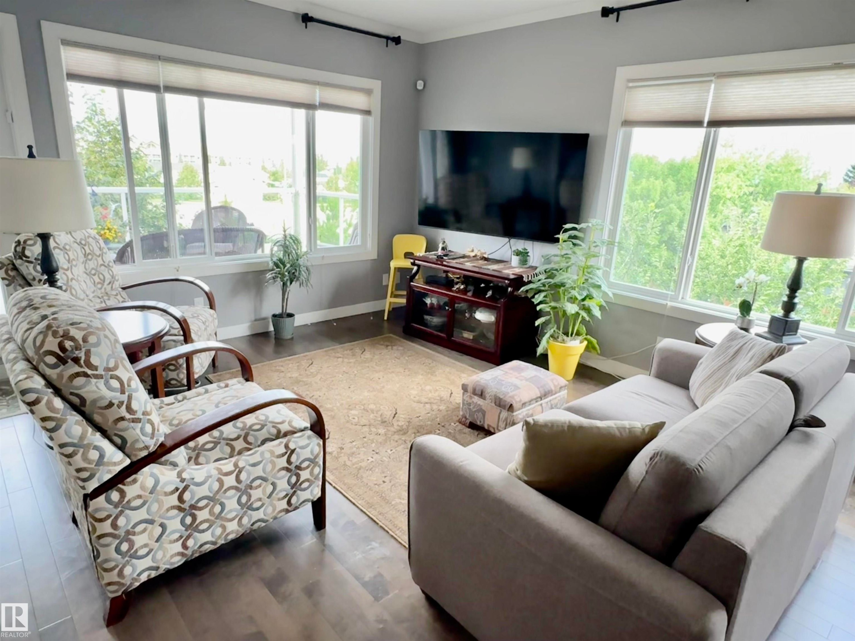 #304 100 Crystal Ln, Sherwood Park, AB - Indoor Photo Showing Living Room