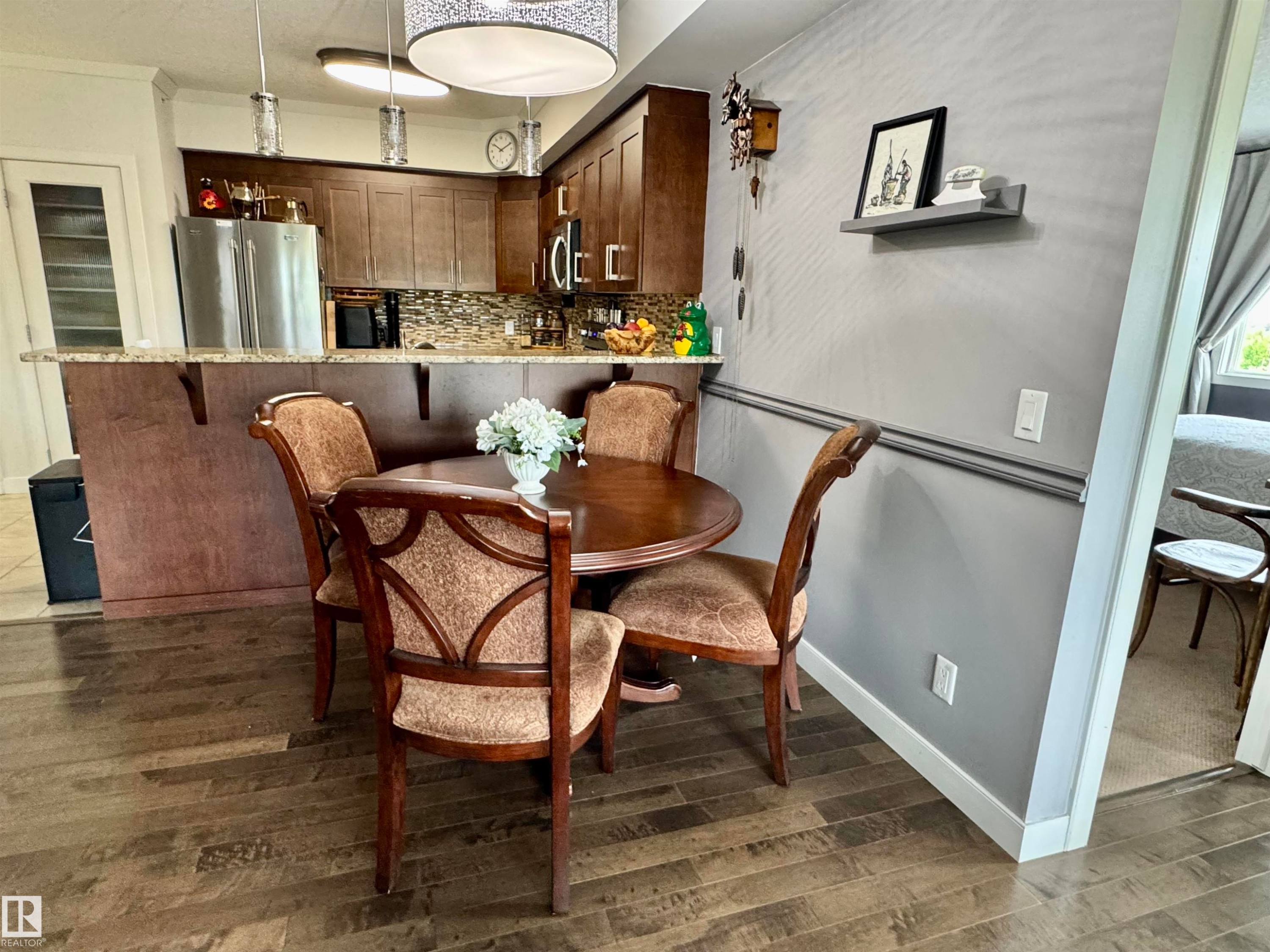 #304 100 Crystal Ln, Sherwood Park, AB - Indoor Photo Showing Dining Room