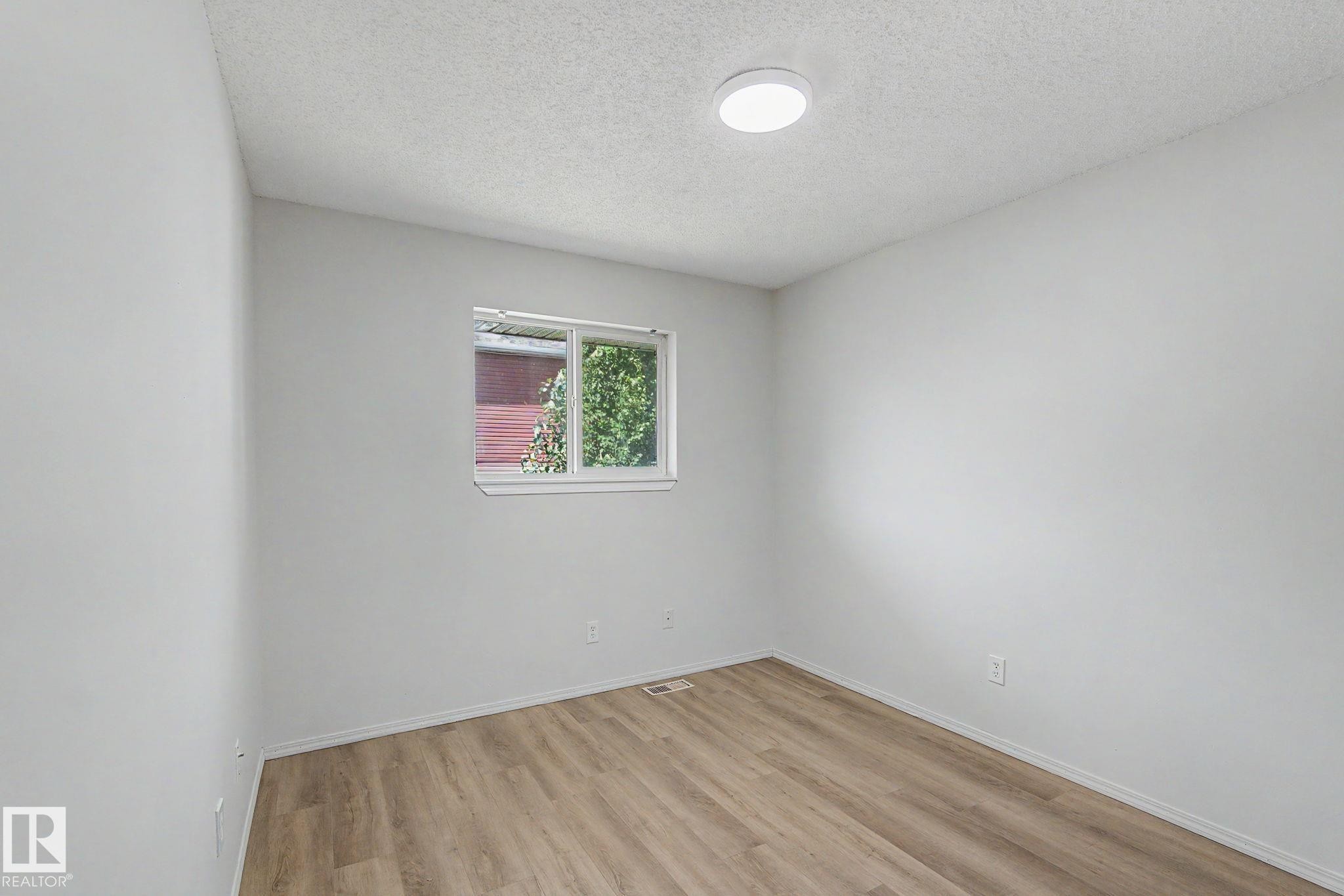 #152 180 Bridgeport Bv, Leduc, AB - Indoor Photo Showing Other Room