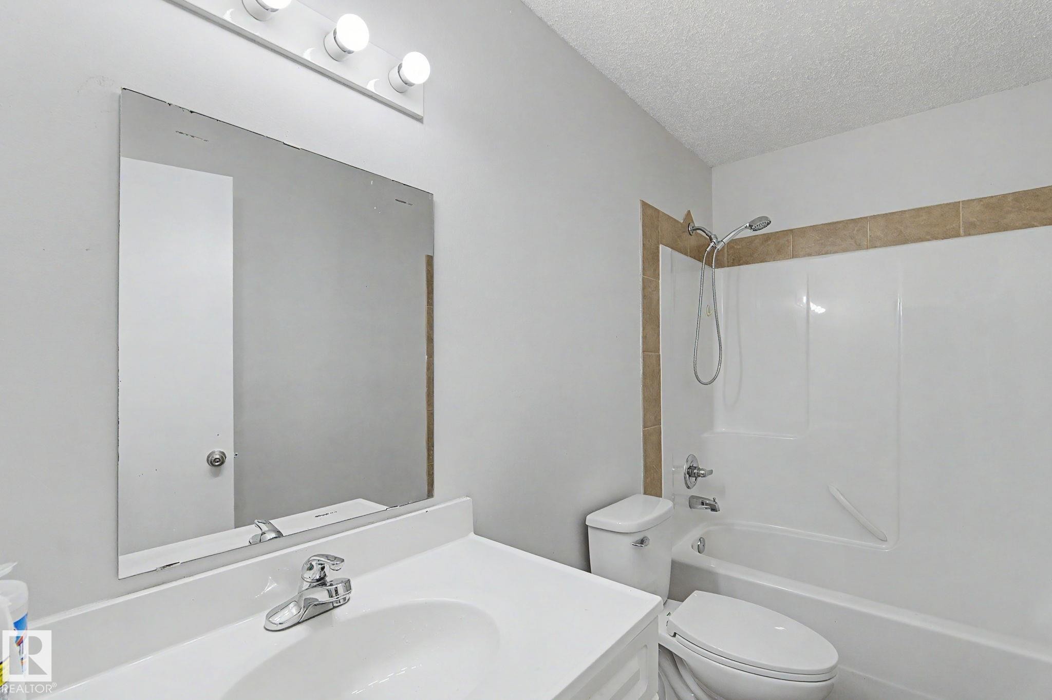 #152 180 Bridgeport Bv, Leduc, AB - Indoor Photo Showing Bathroom