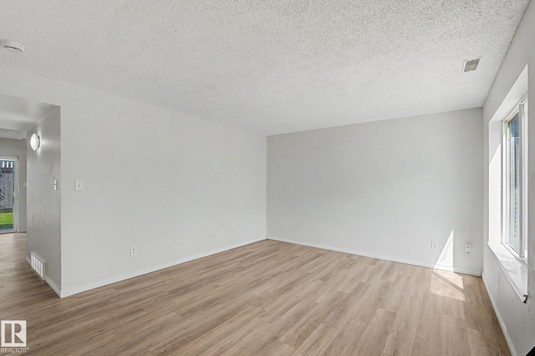 #152 180 Bridgeport Bv, Leduc, AB - Indoor Photo Showing Other Room