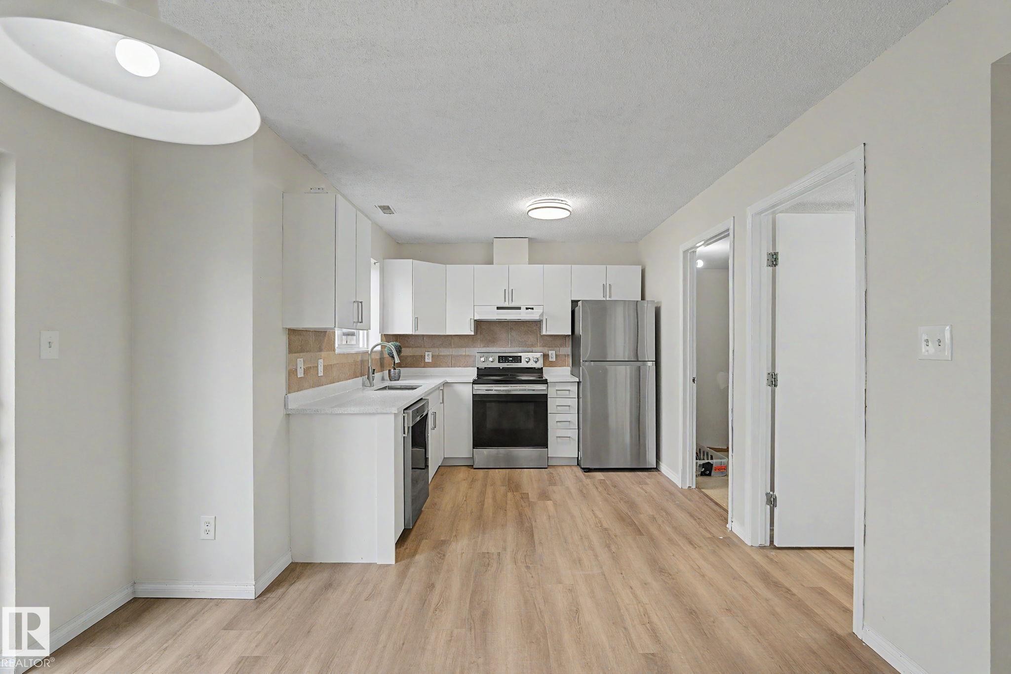 #152 180 Bridgeport Bv, Leduc, AB - Indoor Photo Showing Kitchen With Stainless Steel Kitchen