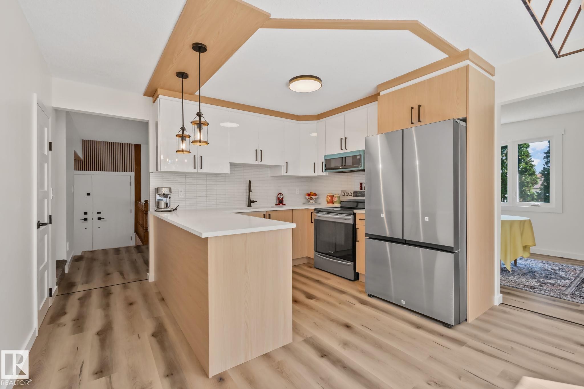 10619 35 Avenue Nw, Edmonton, AB - Indoor Photo Showing Kitchen