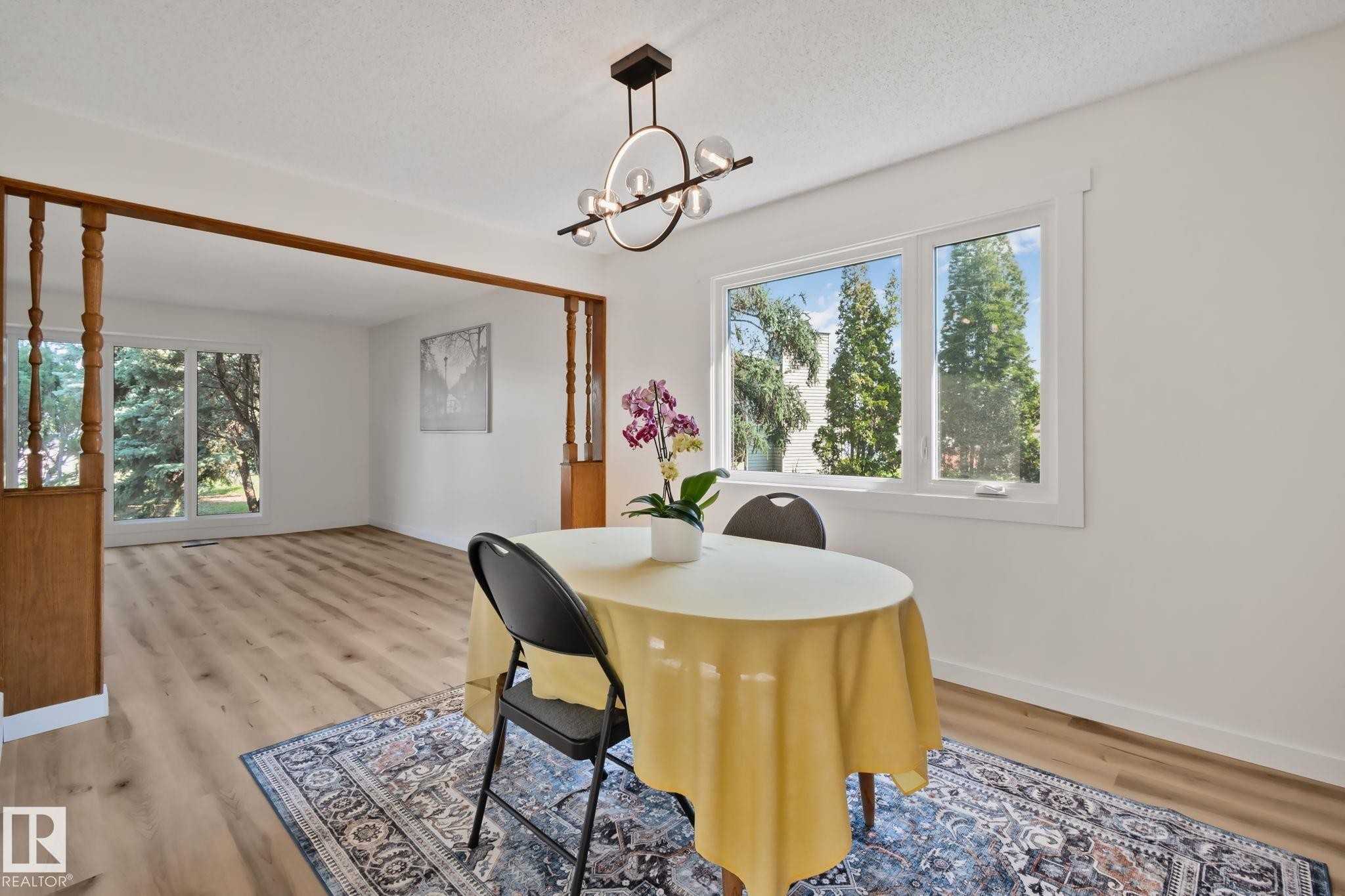 10619 35 Avenue Nw, Edmonton, AB - Indoor Photo Showing Dining Room