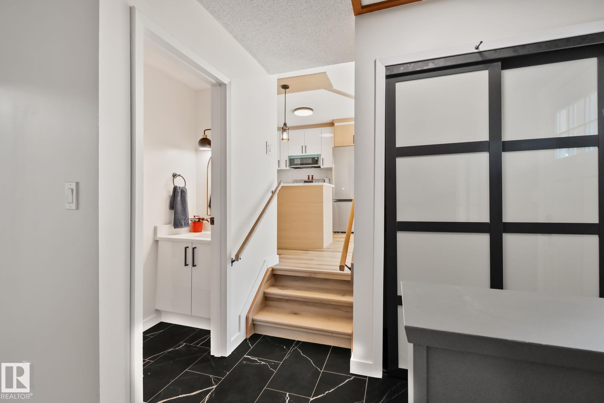 10619 35 Avenue Nw, Edmonton, AB - Indoor Photo Showing Other Room