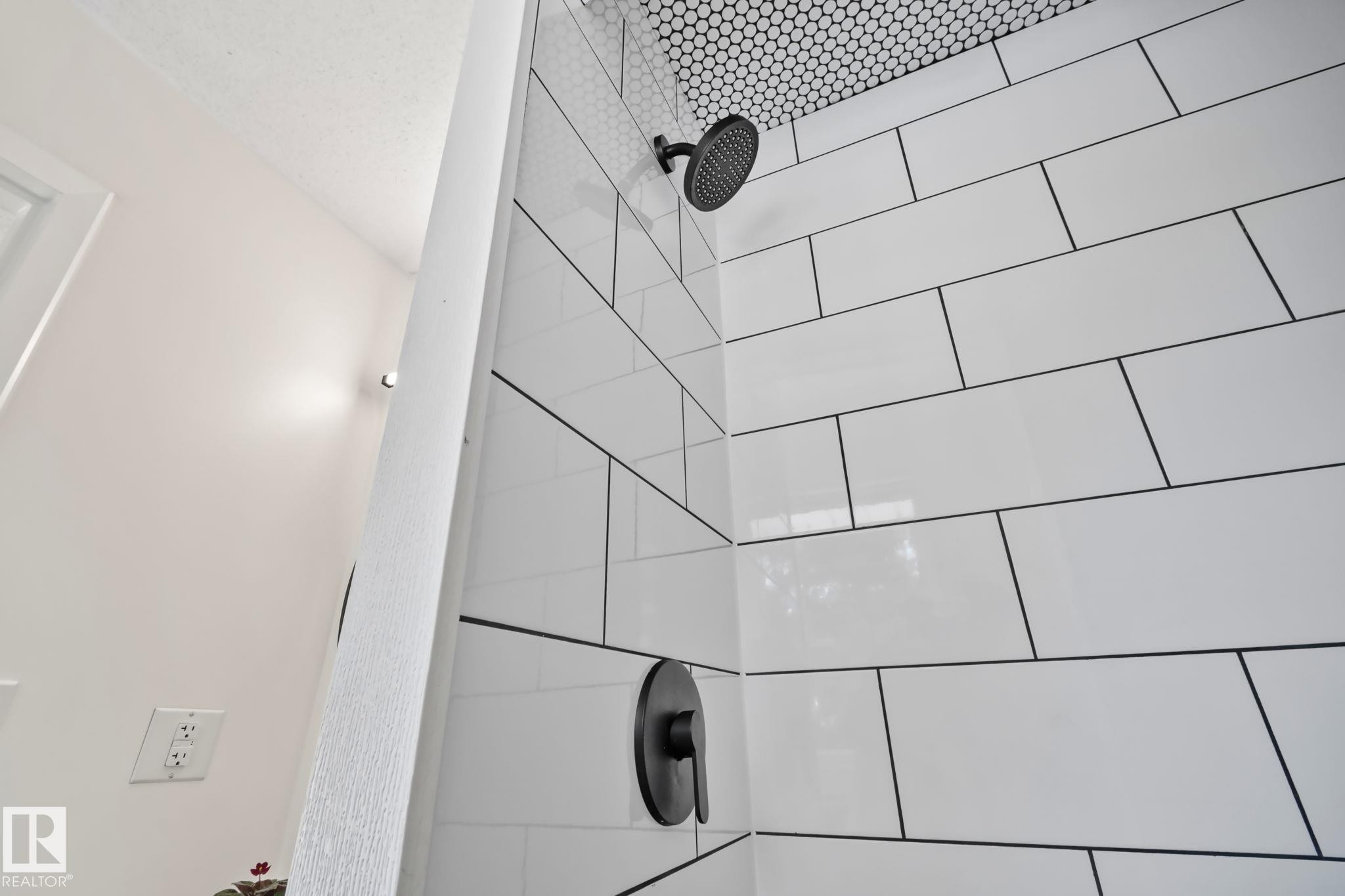 10619 35 Avenue Nw, Edmonton, AB - Indoor Photo Showing Laundry Room