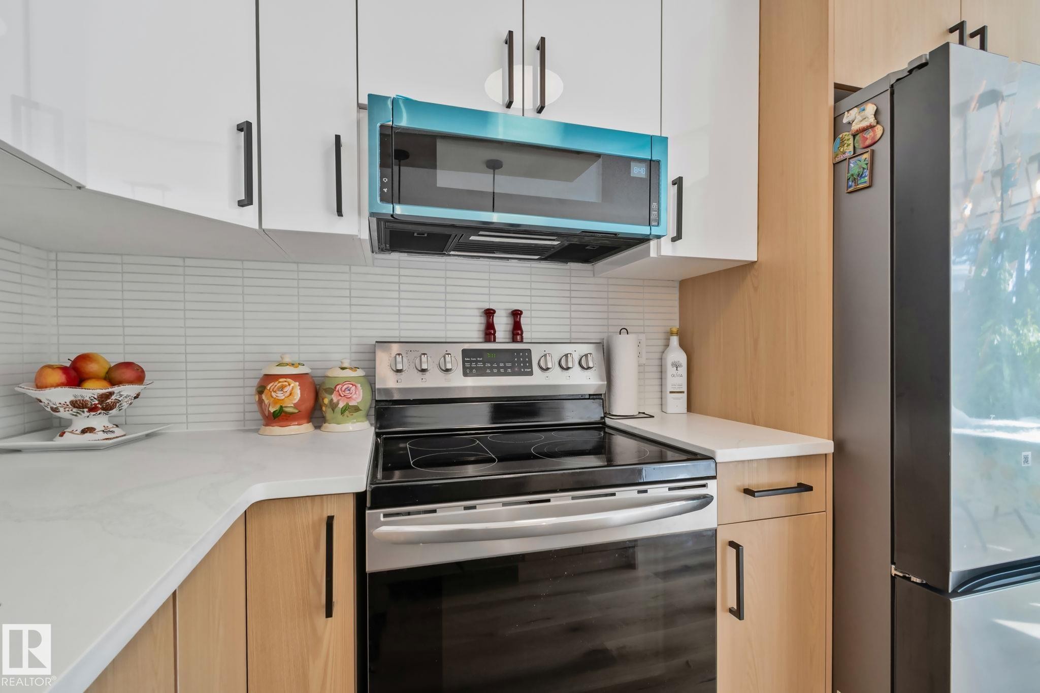 10619 35 Avenue Nw, Edmonton, AB - Indoor Photo Showing Kitchen