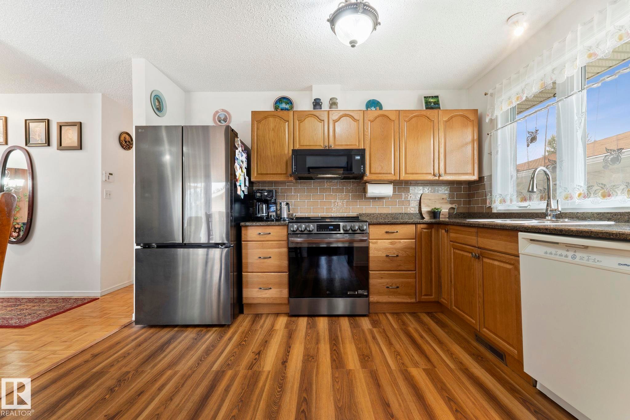8704 43 Avenue Nw, Edmonton, AB - Indoor Photo Showing Kitchen With Double Sink
