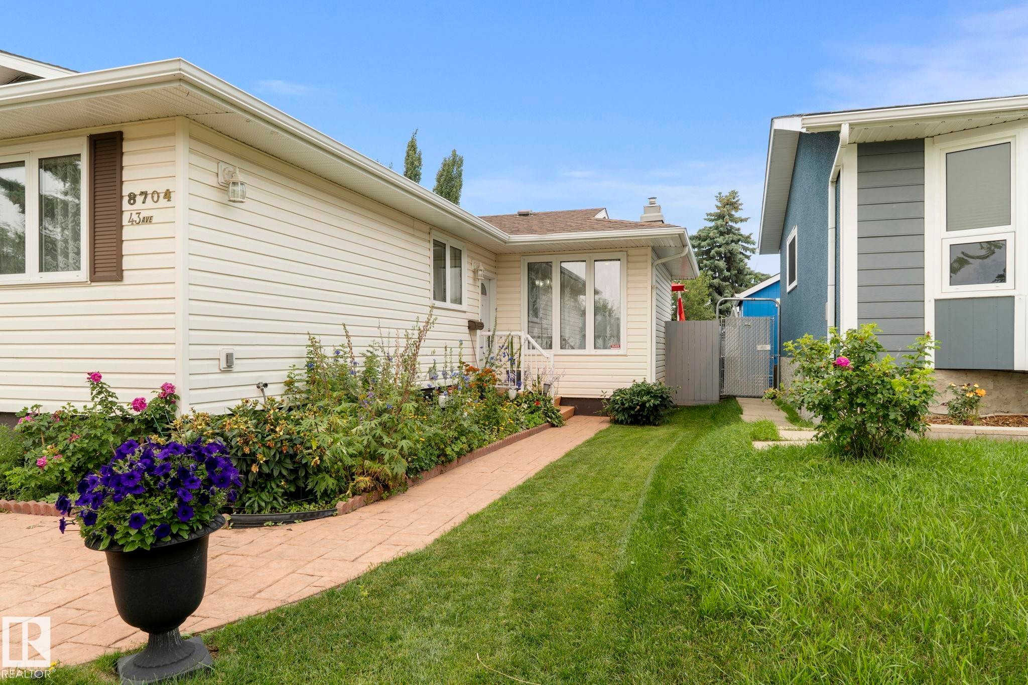 8704 43 Avenue Nw, Edmonton, AB - Outdoor
