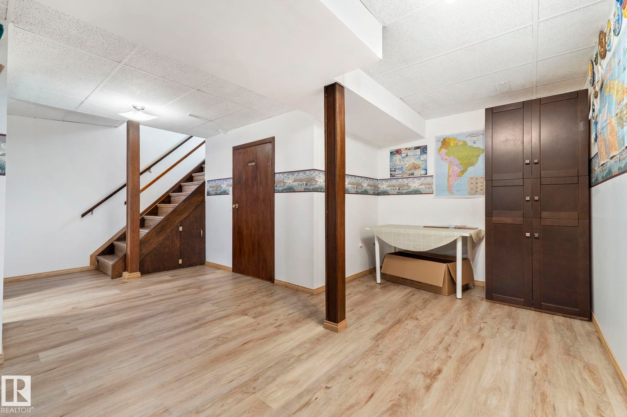 8704 43 Avenue Nw, Edmonton, AB - Indoor Photo Showing Other Room