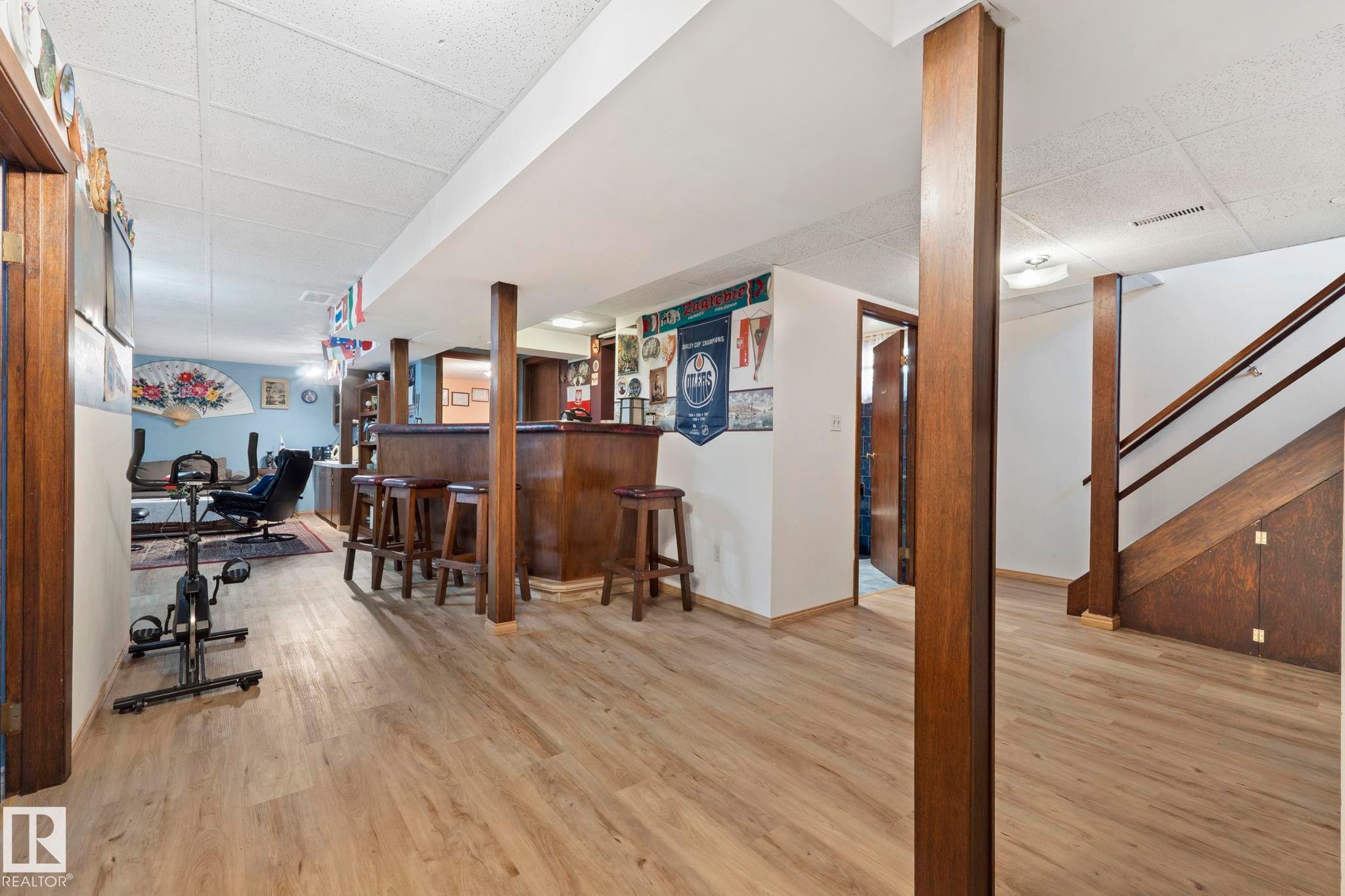 8704 43 Avenue Nw, Edmonton, AB - Indoor