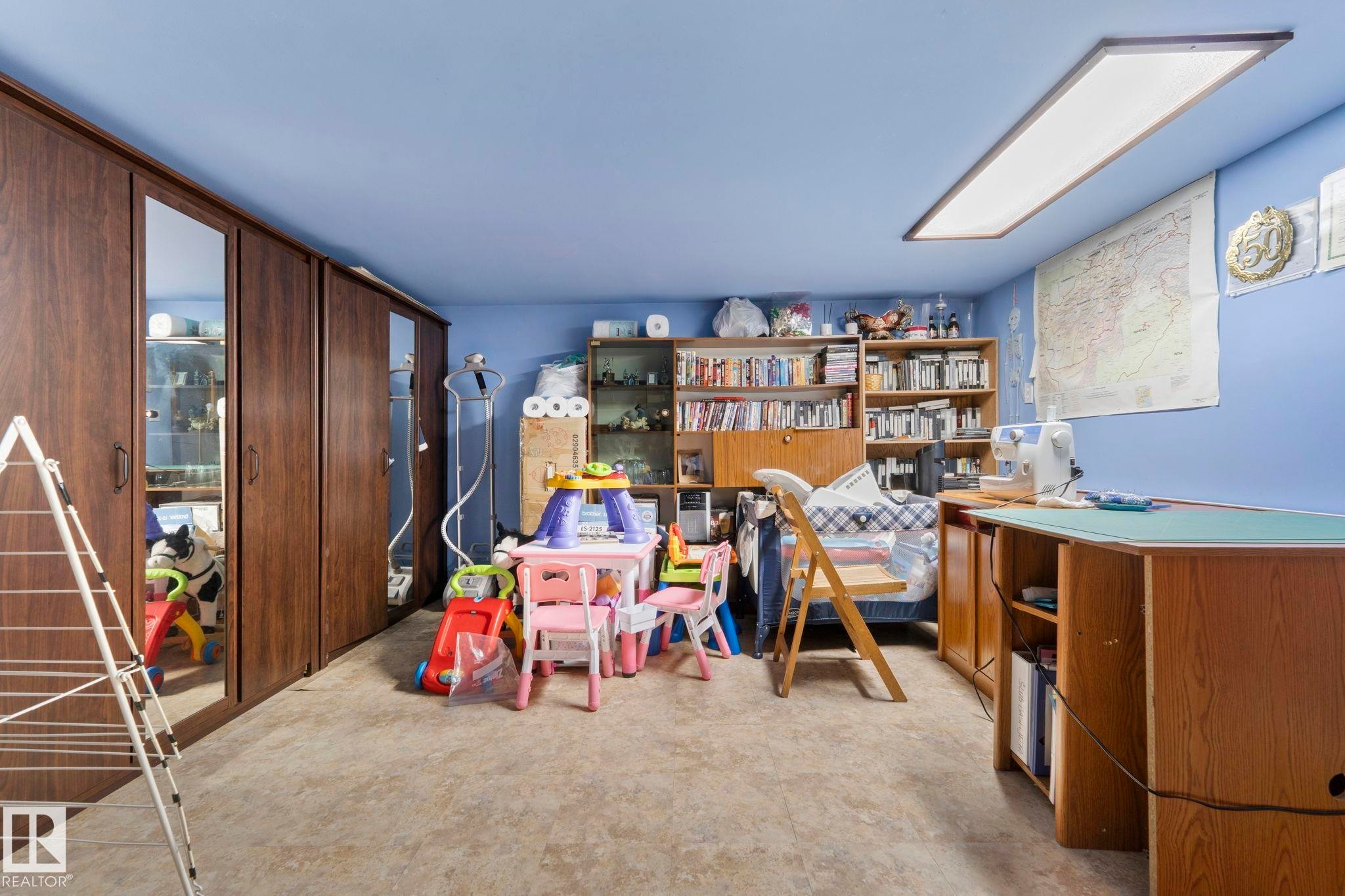 8704 43 Avenue Nw, Edmonton, AB - Indoor