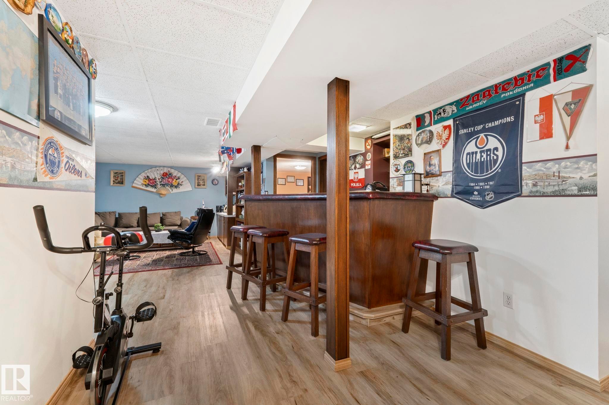 8704 43 Avenue Nw, Edmonton, AB - Indoor