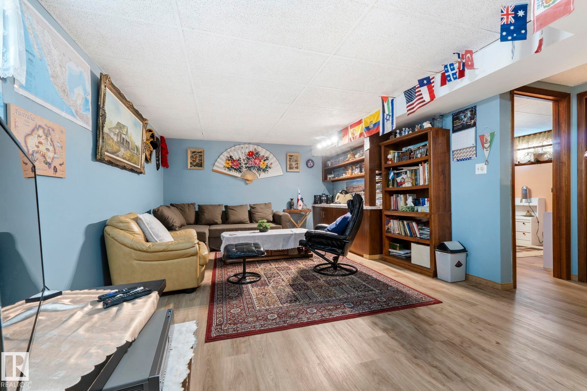 8704 43 Avenue Nw, Edmonton, AB - Indoor