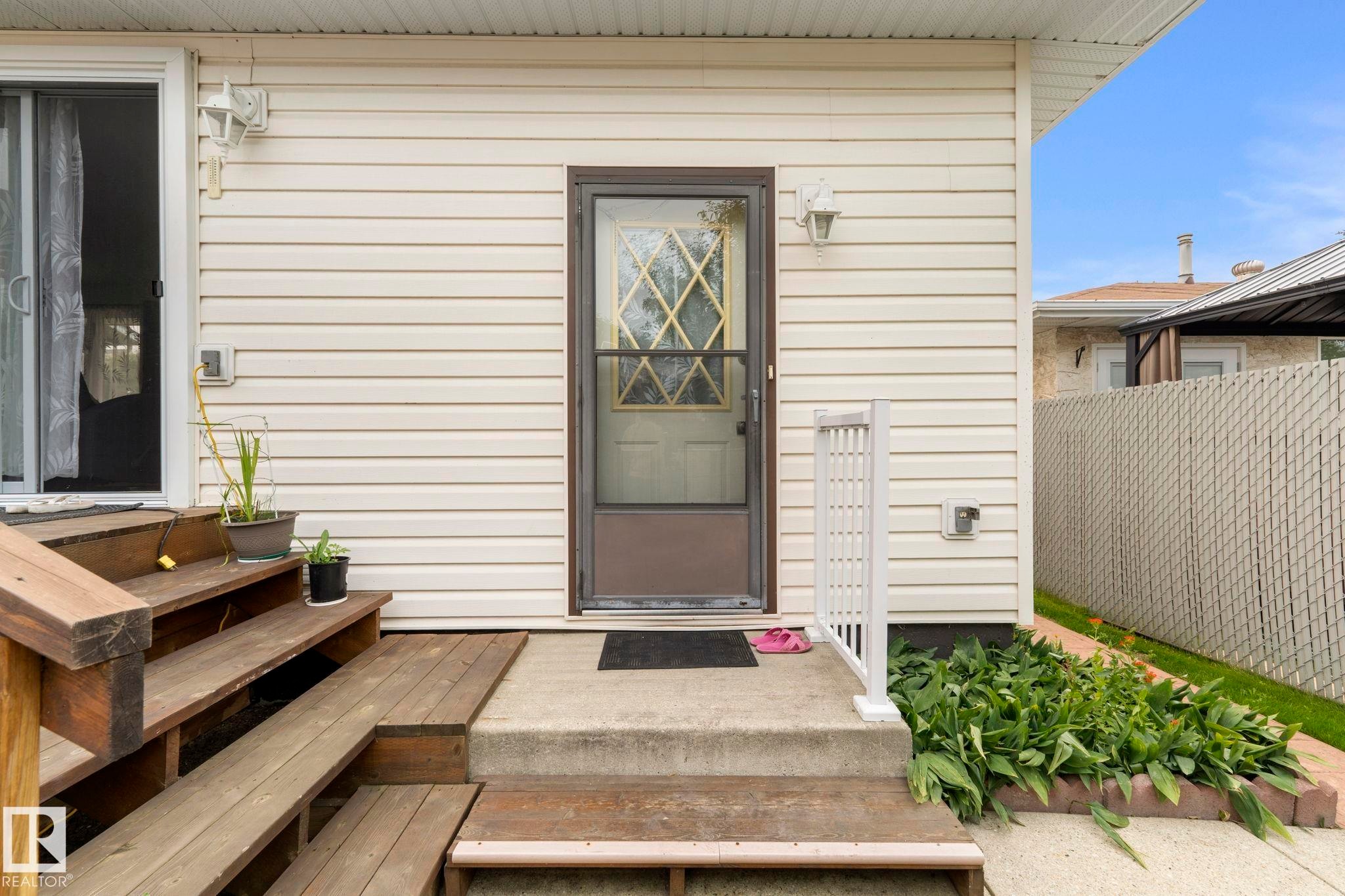 8704 43 Avenue Nw, Edmonton, AB - Outdoor With Exterior