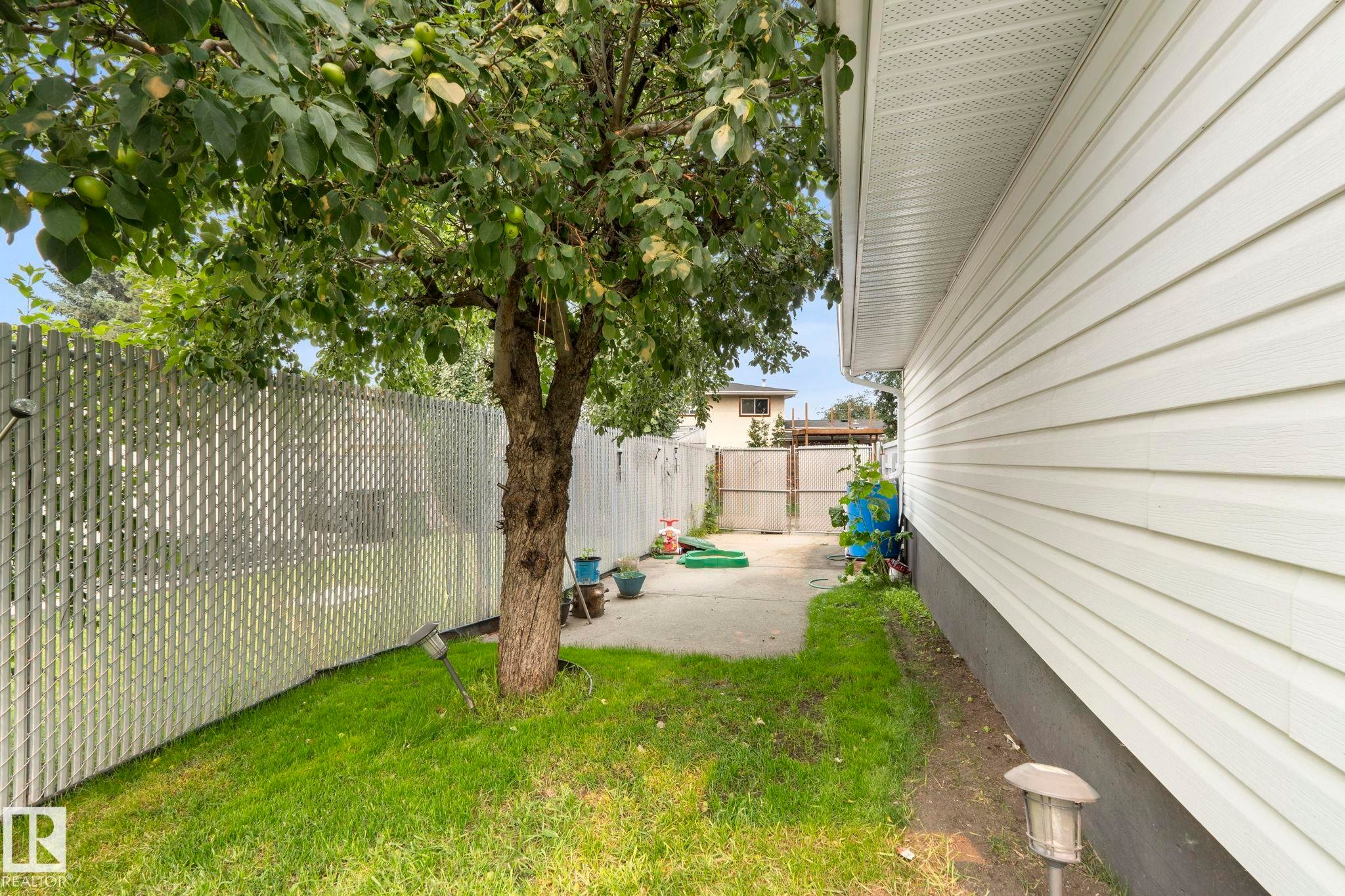 8704 43 Avenue Nw, Edmonton, AB - Outdoor