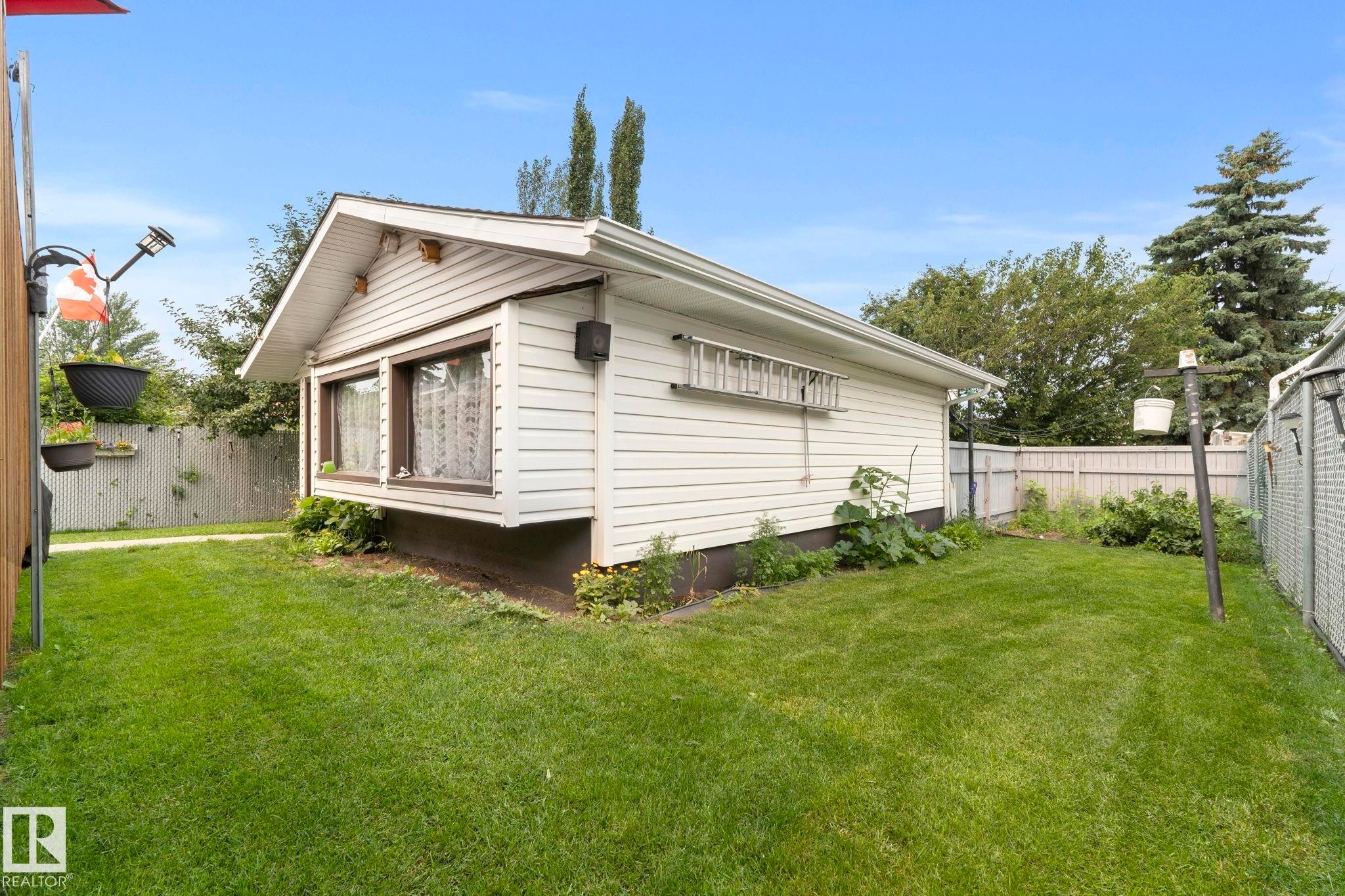 8704 43 Avenue Nw, Edmonton, AB - Outdoor