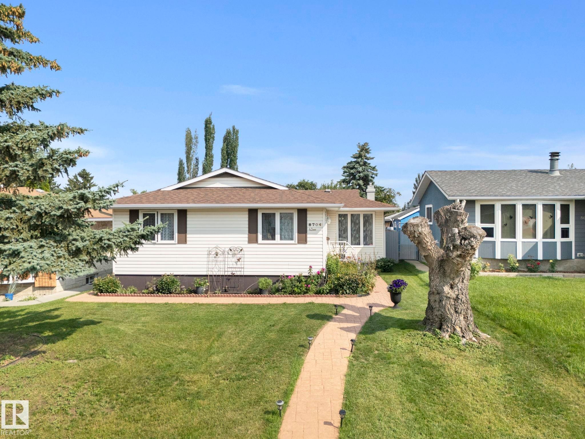 8704 43 Avenue Nw, Edmonton, AB - Outdoor