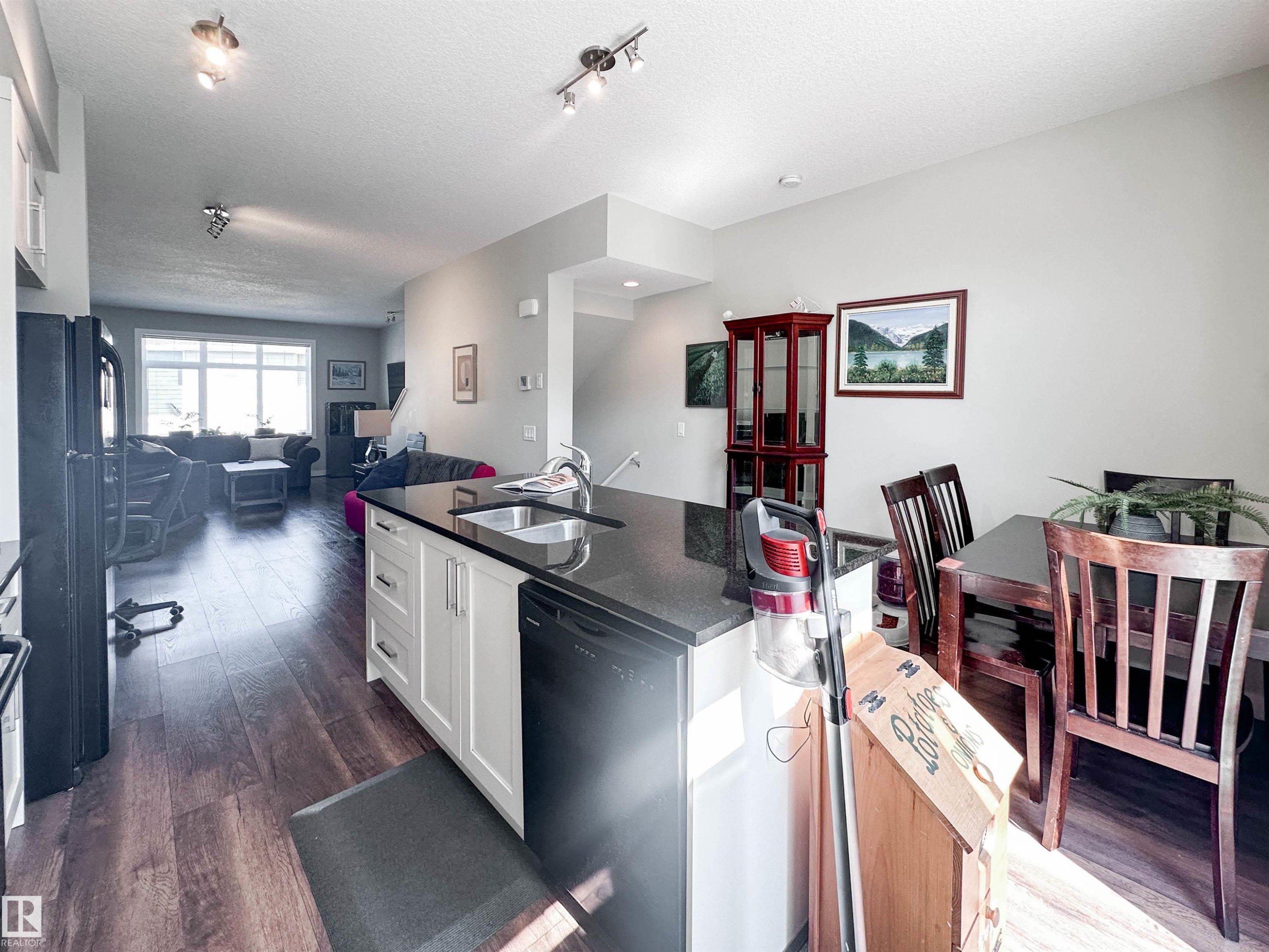 #89 600 Bellerose Dr, St. Albert, AB - Indoor Photo Showing Kitchen With Double Sink