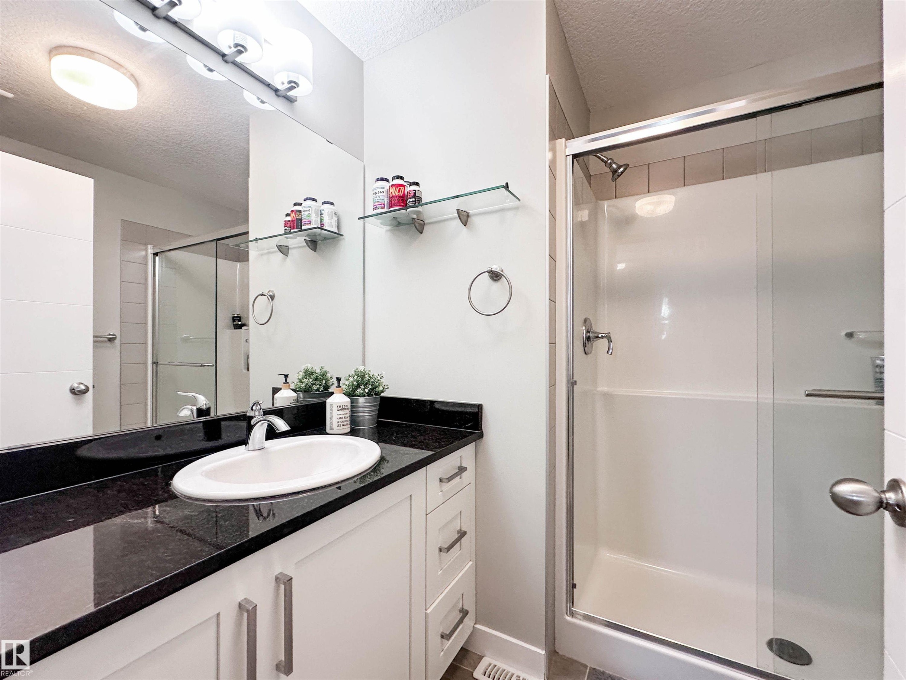 #89 600 Bellerose Dr, St. Albert, AB - Indoor Photo Showing Bathroom