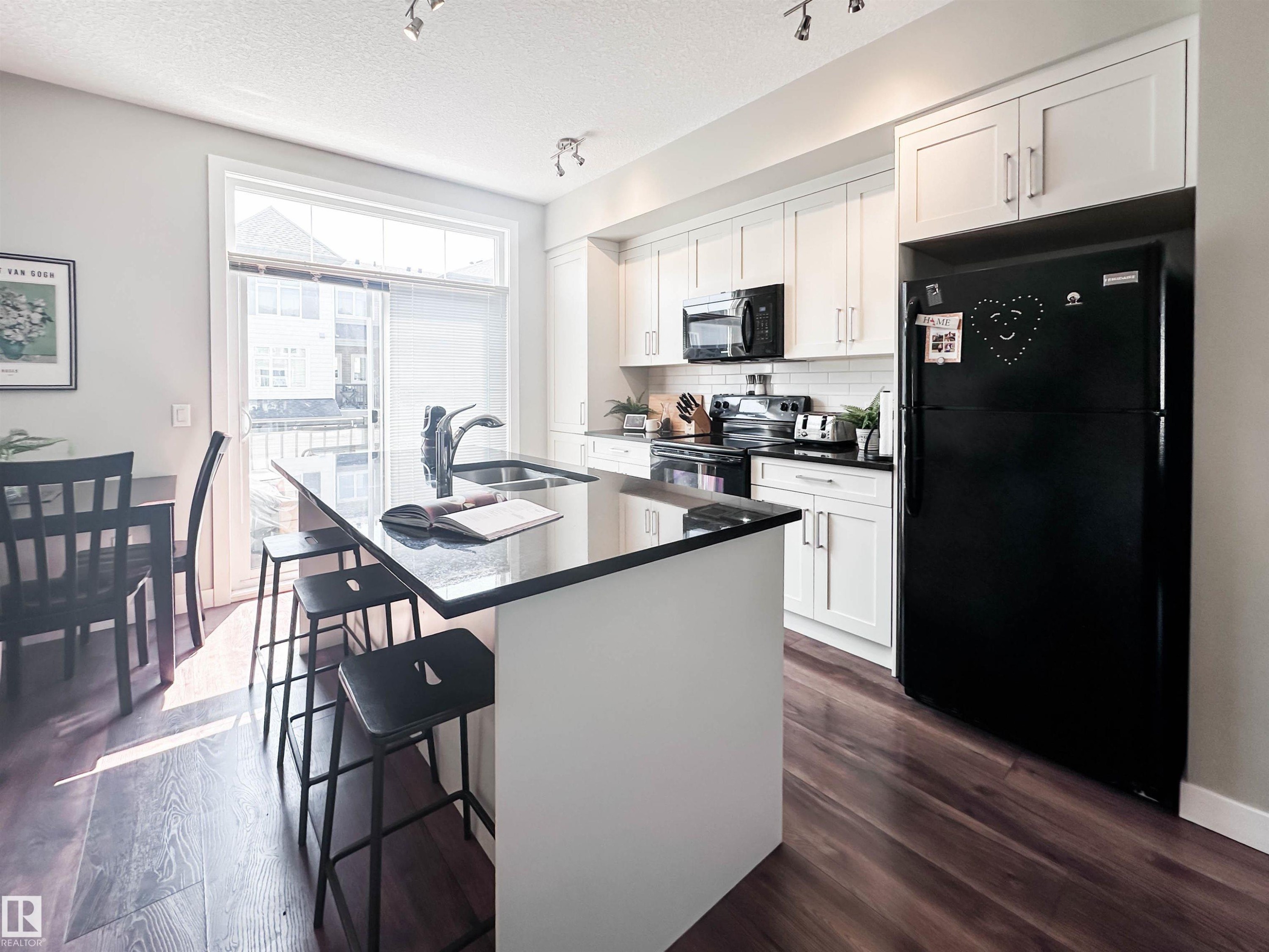 #89 600 Bellerose Dr, St. Albert, AB - Indoor Photo Showing Kitchen With Double Sink With Upgraded Kitchen