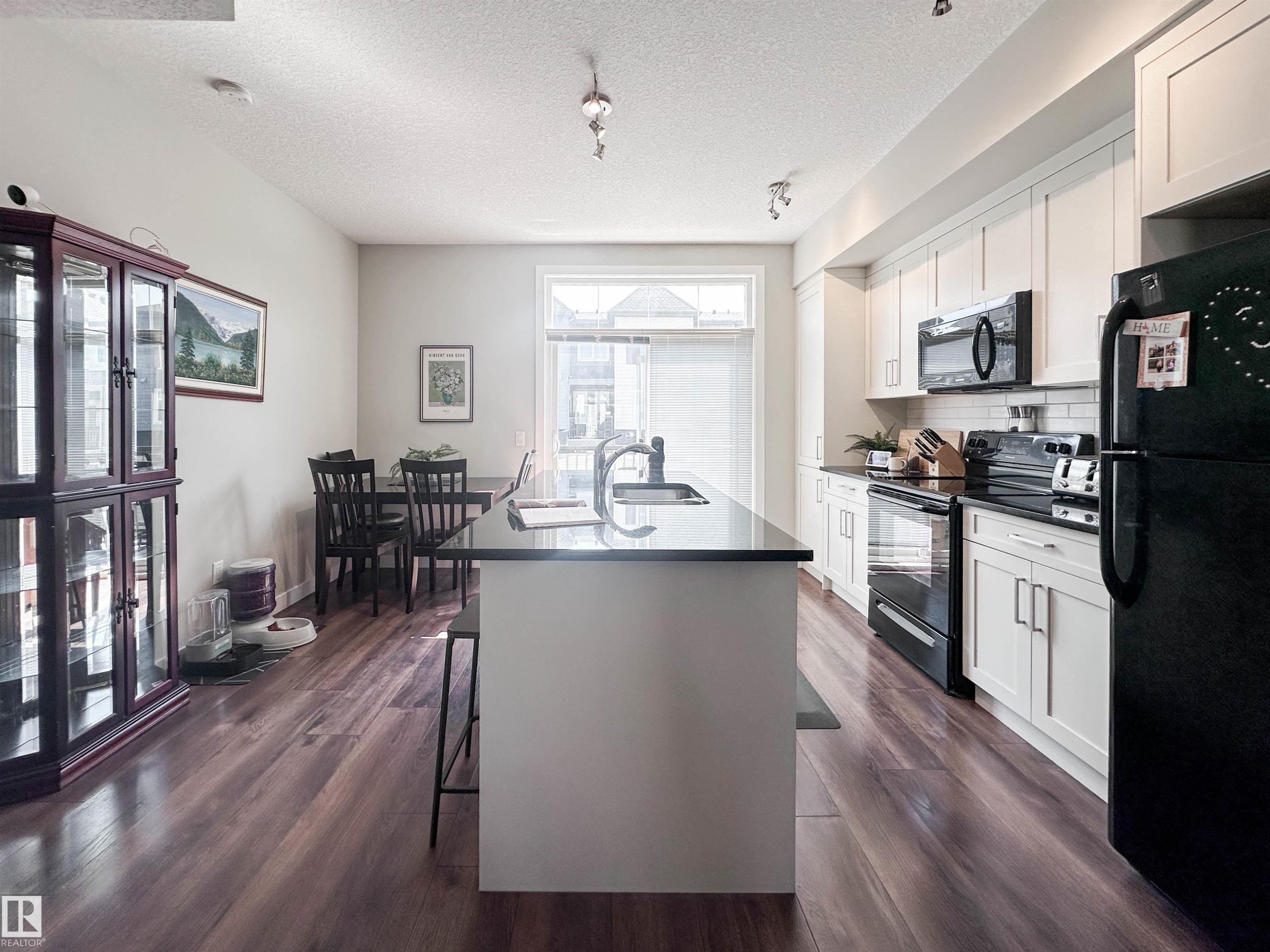 #89 600 Bellerose Dr, St. Albert, AB - Indoor Photo Showing Kitchen With Upgraded Kitchen