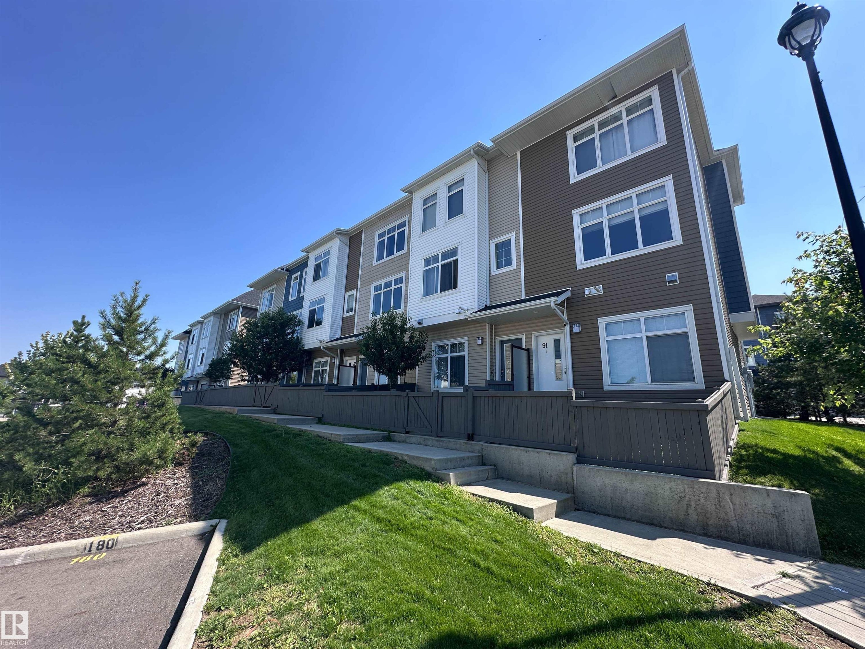 #89 600 Bellerose Dr, St. Albert, AB - Outdoor