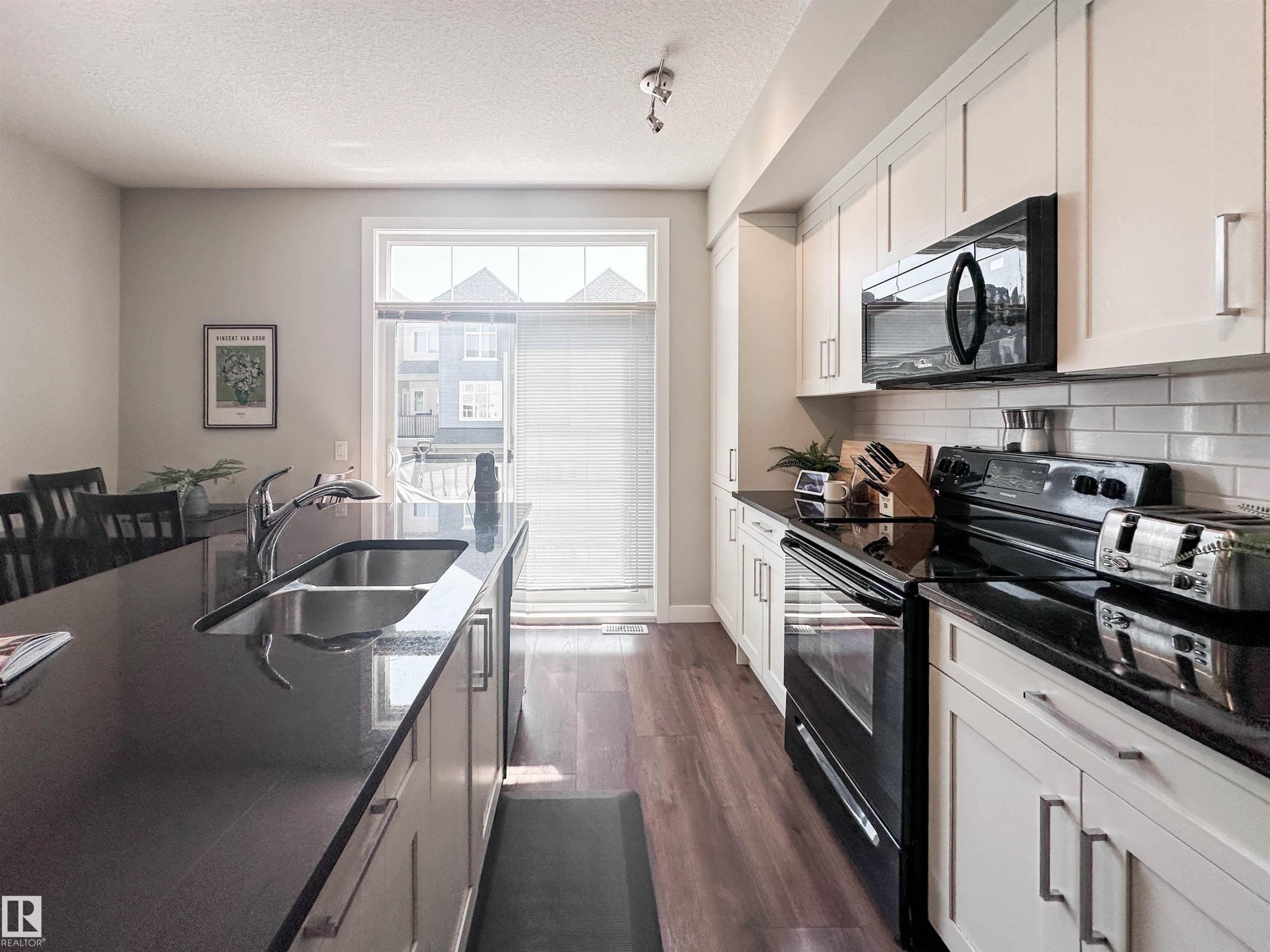 #89 600 Bellerose Dr, St. Albert, AB - Indoor Photo Showing Kitchen With Double Sink With Upgraded Kitchen