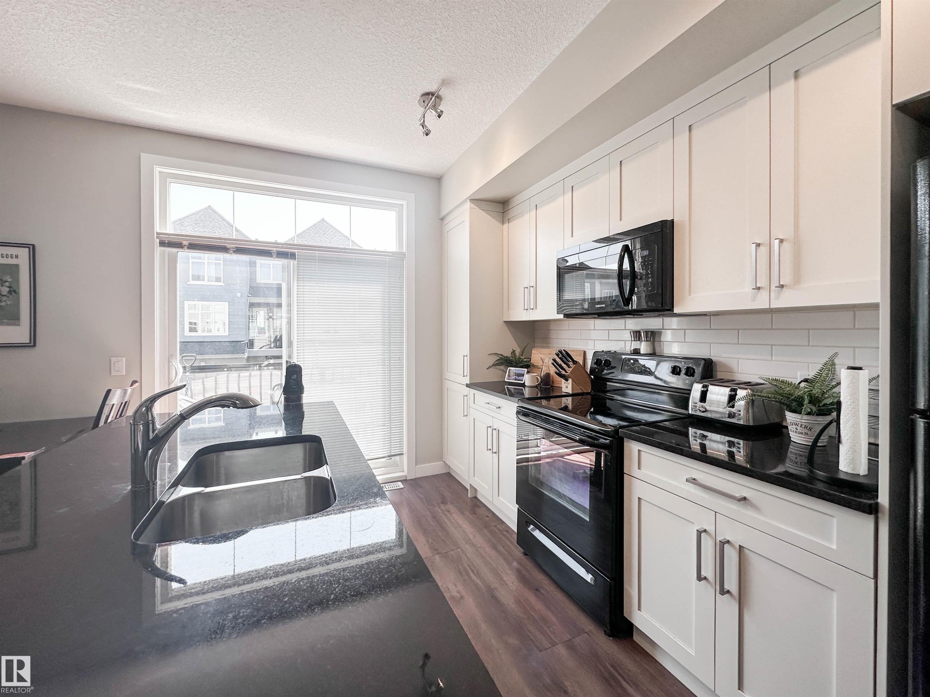 #89 600 Bellerose Dr, St. Albert, AB - Indoor Photo Showing Kitchen With Double Sink
