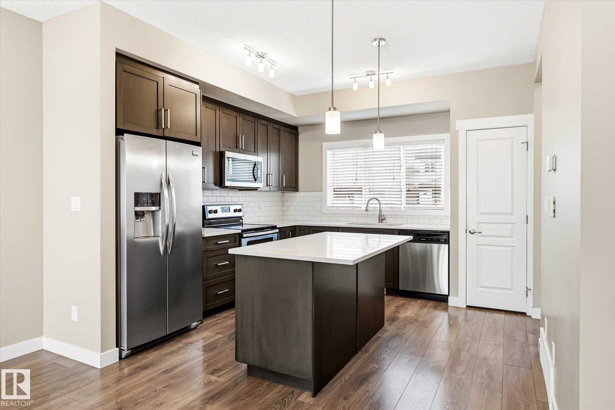 2016 Cavanagh Drive Sw, Edmonton, AB - Indoor Photo Showing Kitchen With Stainless Steel Kitchen With Upgraded Kitchen