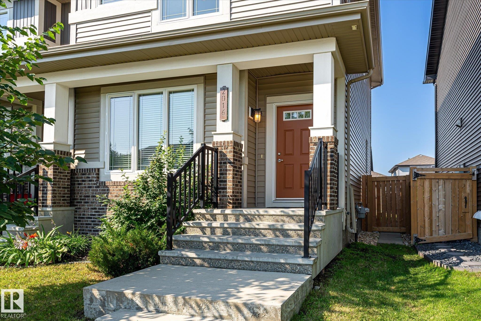 2016 Cavanagh Drive Sw, Edmonton, AB - Outdoor