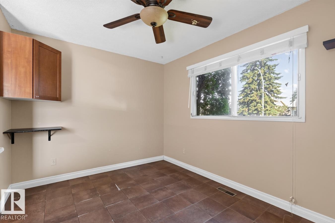 Room featuring ceramic tile flooring and light-toned walls - 4003 41 Avenue Nw, Edmonton, AB - Indoor Photo Showing Other Room