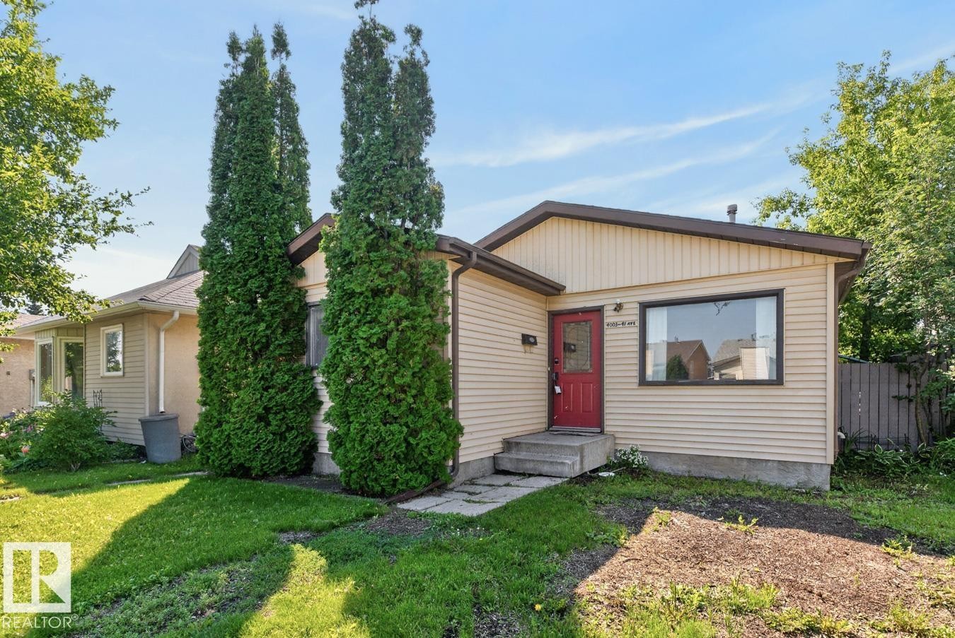 Single-story home featuring light beige siding and a red entry door - 4003 41 Avenue Nw, Edmonton, AB - Outdoor