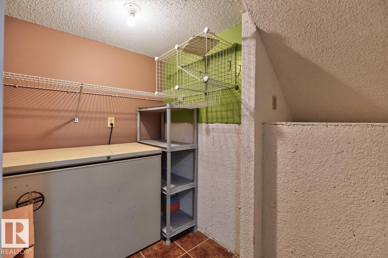 Image quality insufficient for description - 4003 41 Avenue Nw, Edmonton, AB - Indoor With Storage