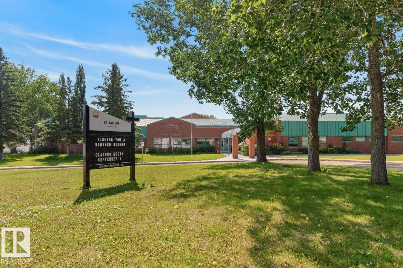 Image quality insufficient for description - 4003 41 Avenue Nw, Edmonton, AB - Outdoor