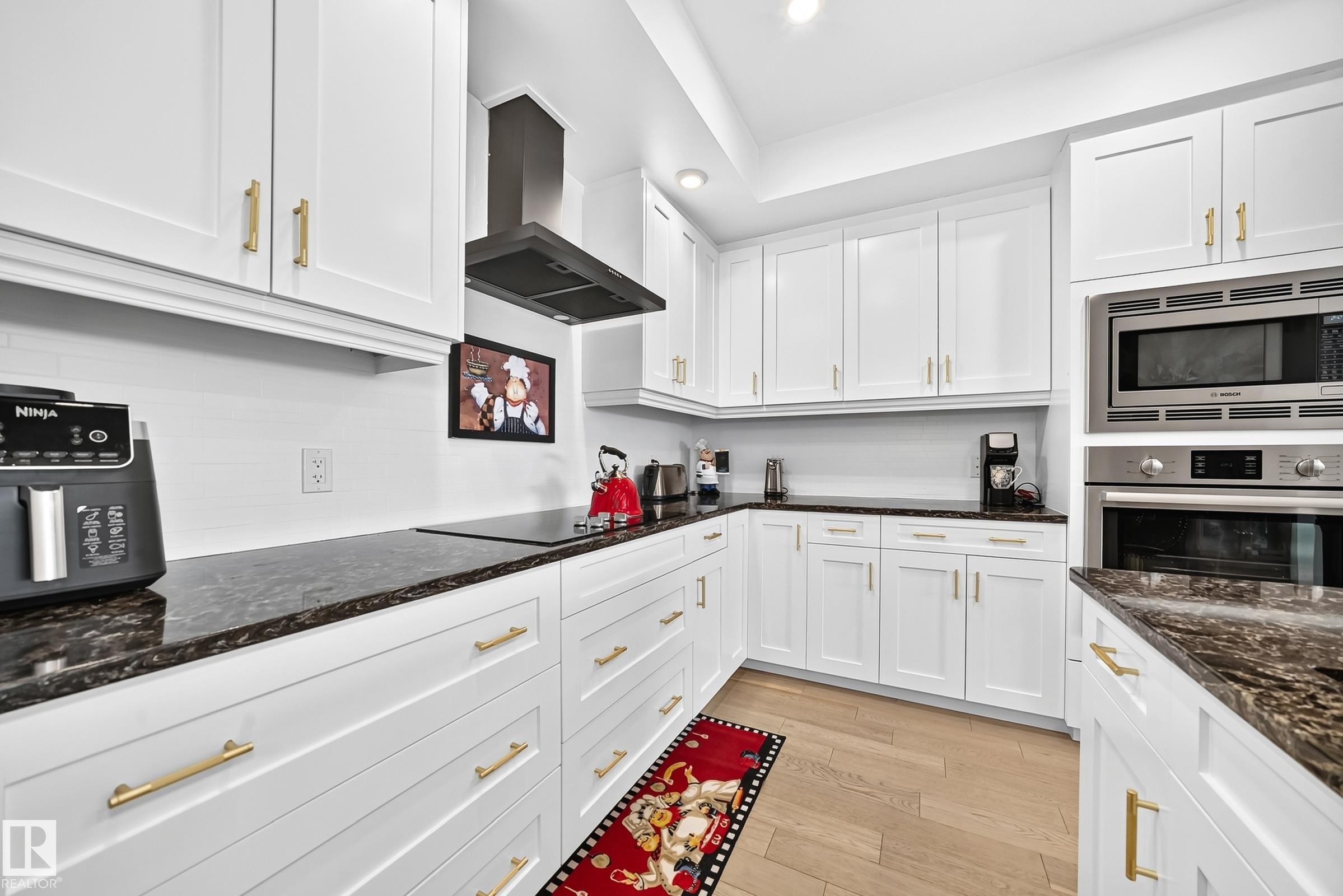 #507 200 Bellerose Dr, St. Albert, AB - Indoor Photo Showing Kitchen With Upgraded Kitchen
