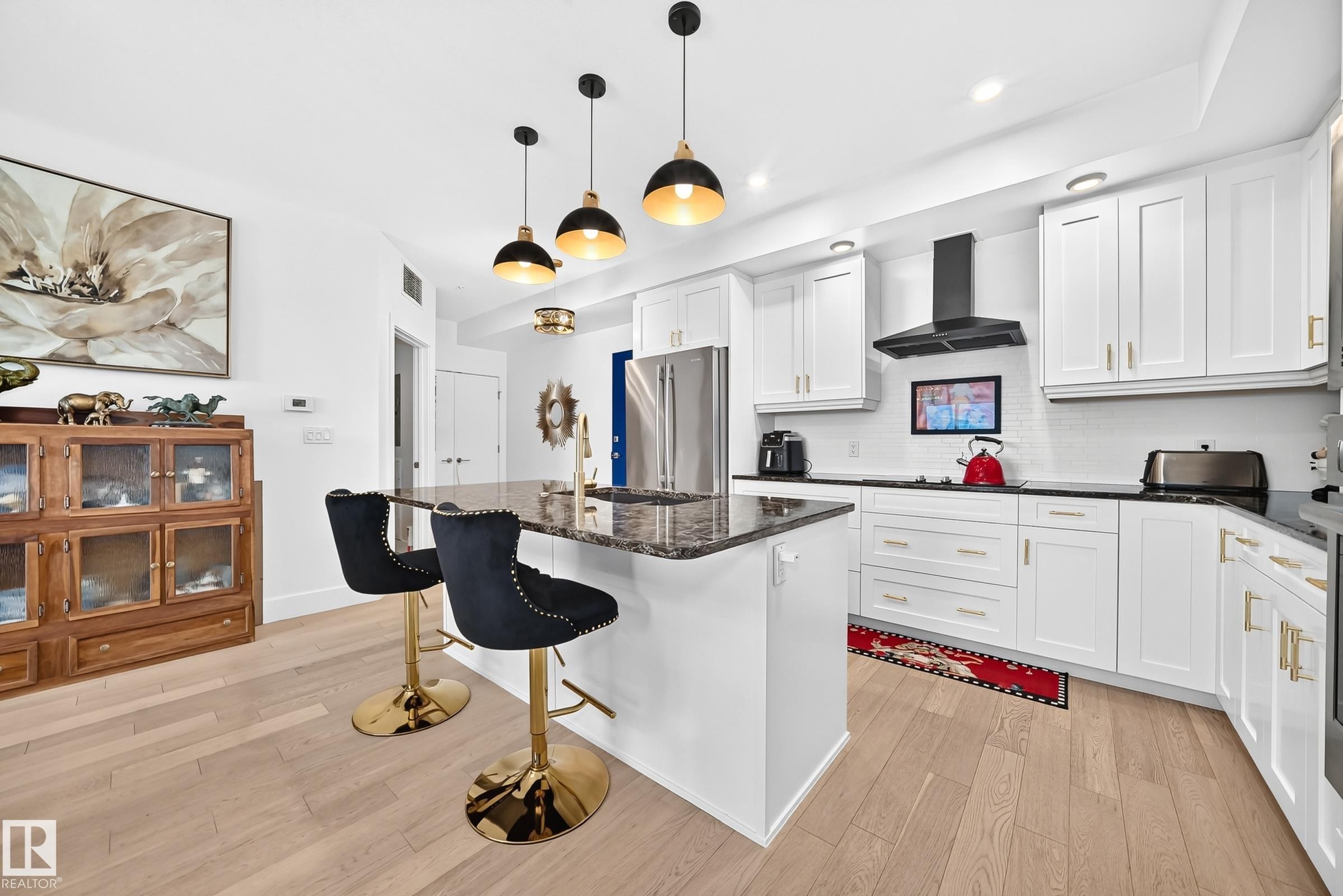 #507 200 Bellerose Dr, St. Albert, AB - Indoor Photo Showing Kitchen With Upgraded Kitchen