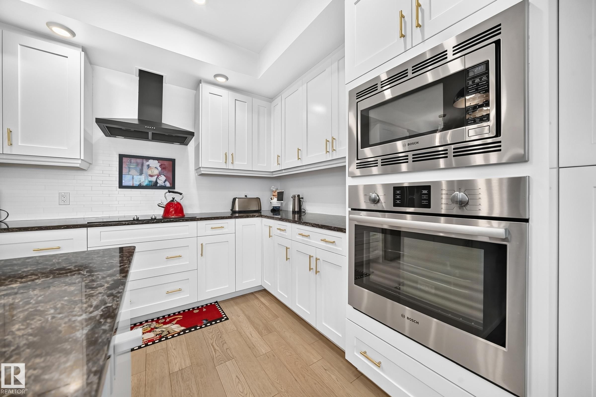 #507 200 Bellerose Dr, St. Albert, AB - Indoor Photo Showing Kitchen With Upgraded Kitchen