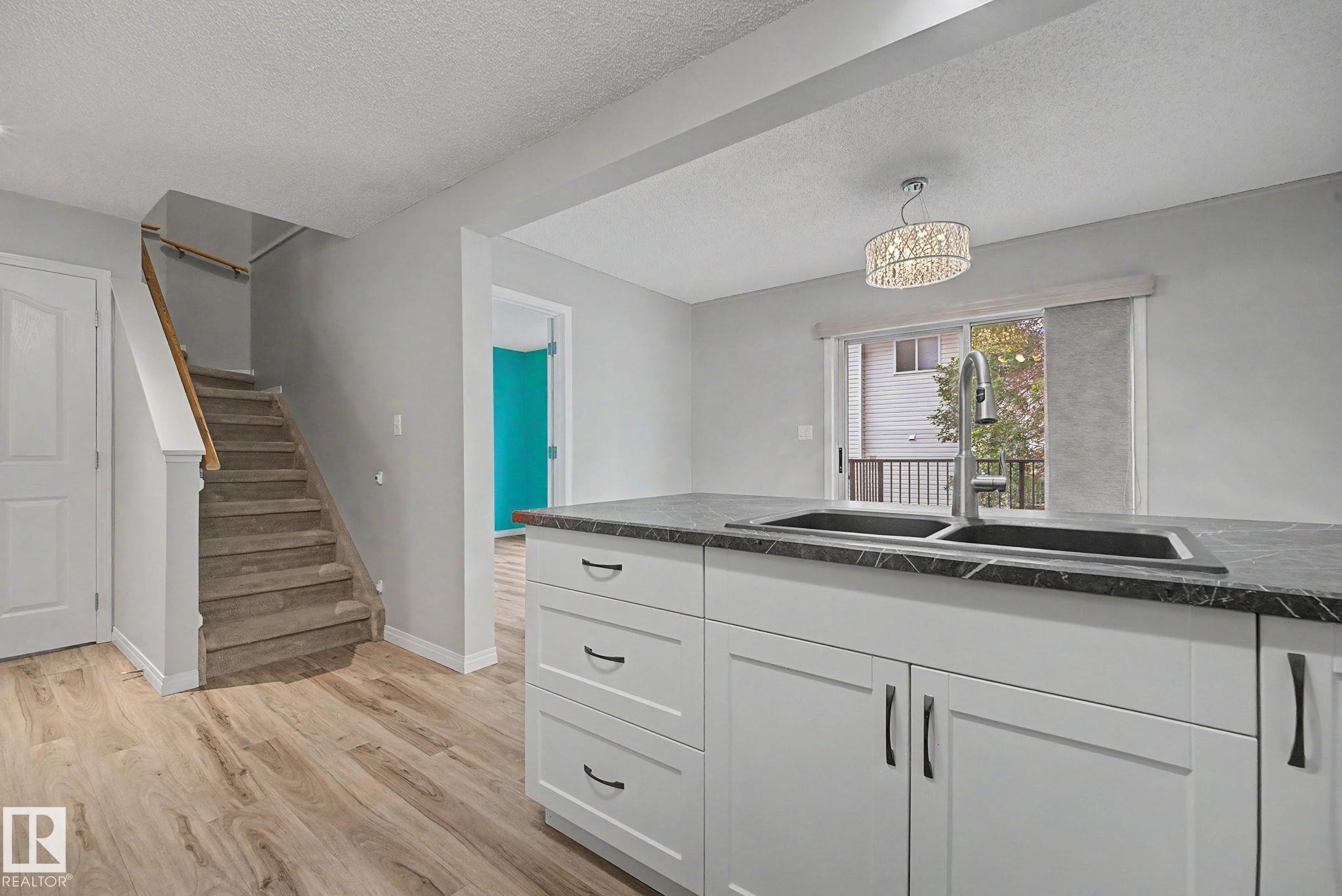 #7 10 Devon Cl, St. Albert, AB - Indoor