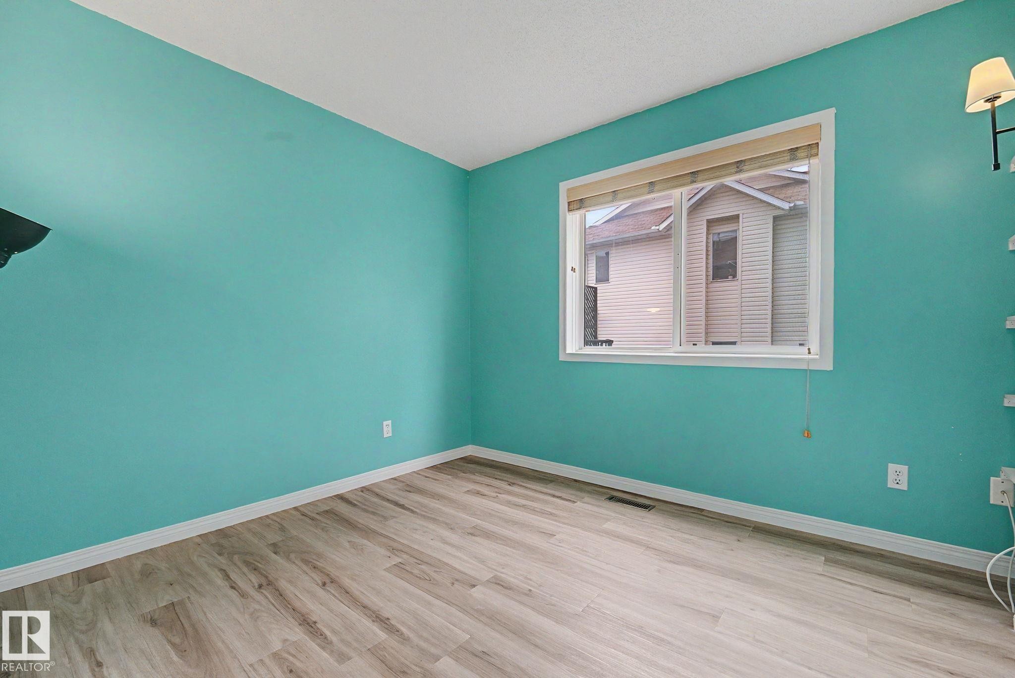 #7 10 Devon Cl, St. Albert, AB - Indoor Photo Showing Other Room