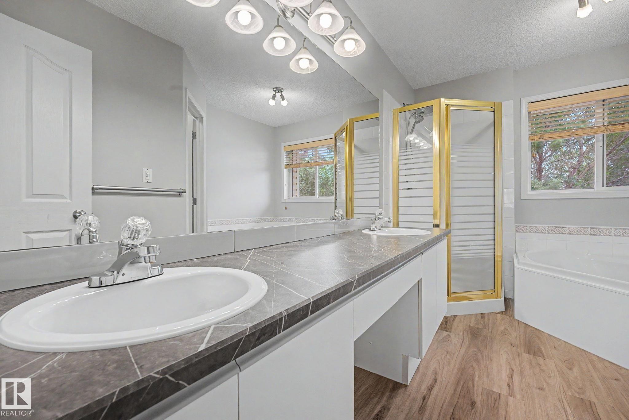 #7 10 Devon Cl, St. Albert, AB - Indoor Photo Showing Bathroom