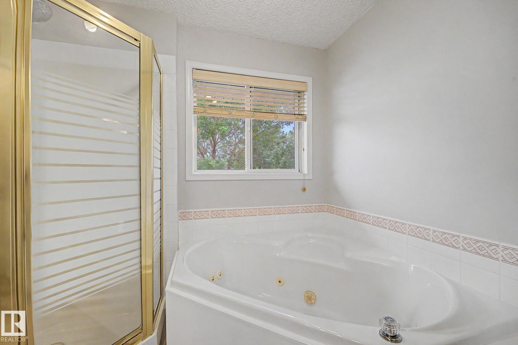 #7 10 Devon Cl, St. Albert, AB - Indoor Photo Showing Bathroom