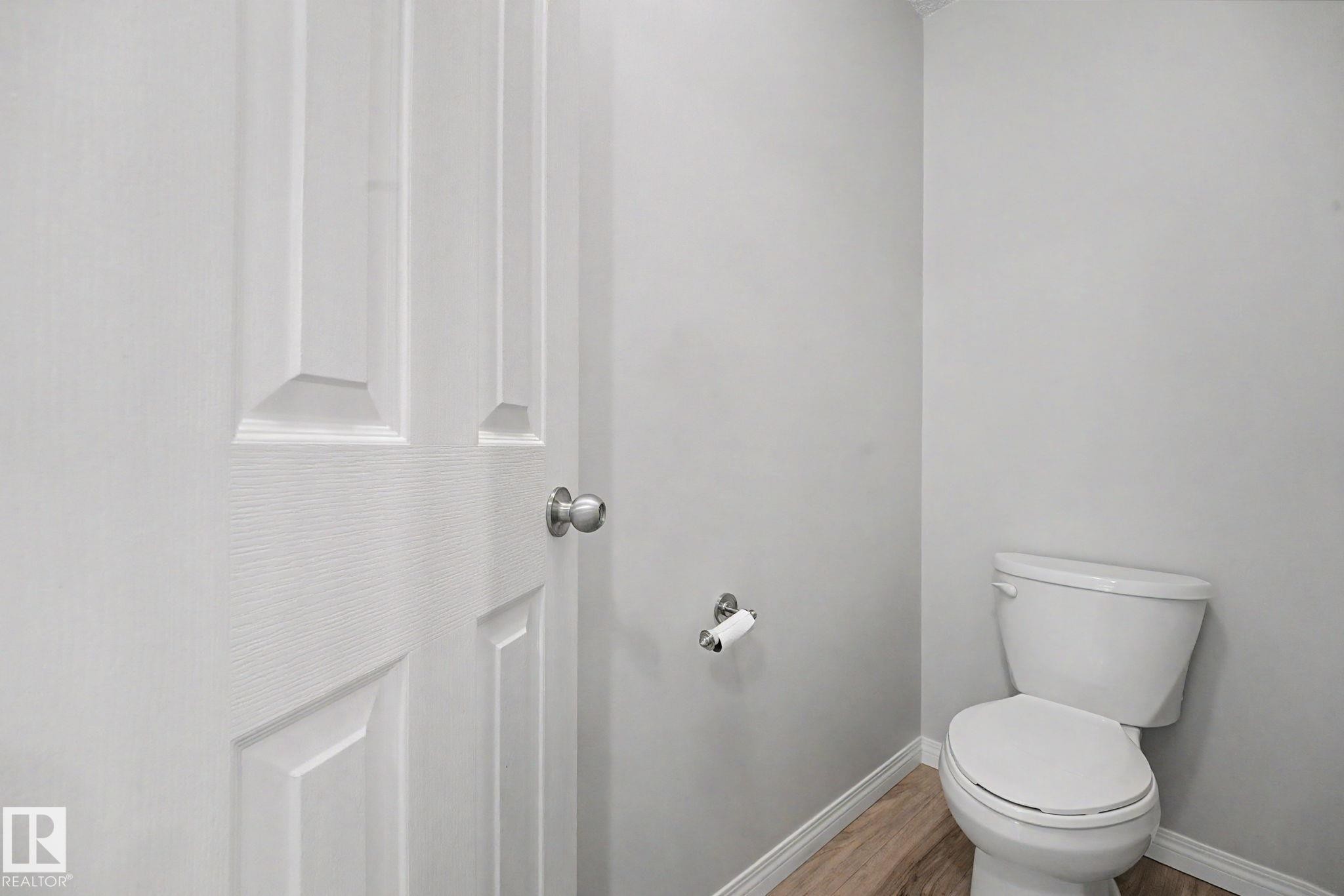 #7 10 Devon Cl, St. Albert, AB - Indoor Photo Showing Bathroom