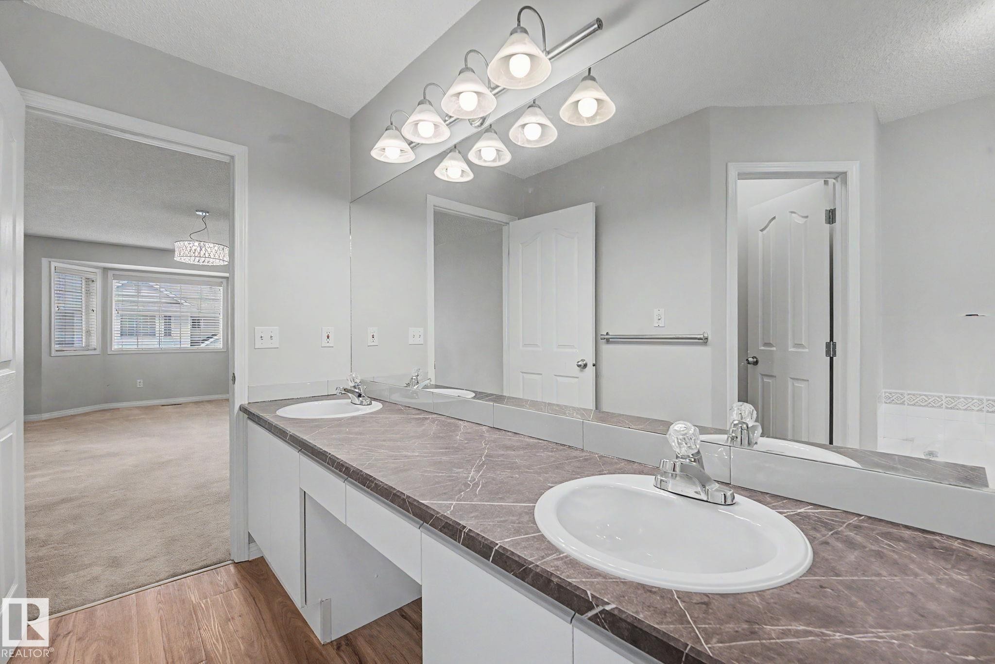 #7 10 Devon Cl, St. Albert, AB - Indoor Photo Showing Bathroom