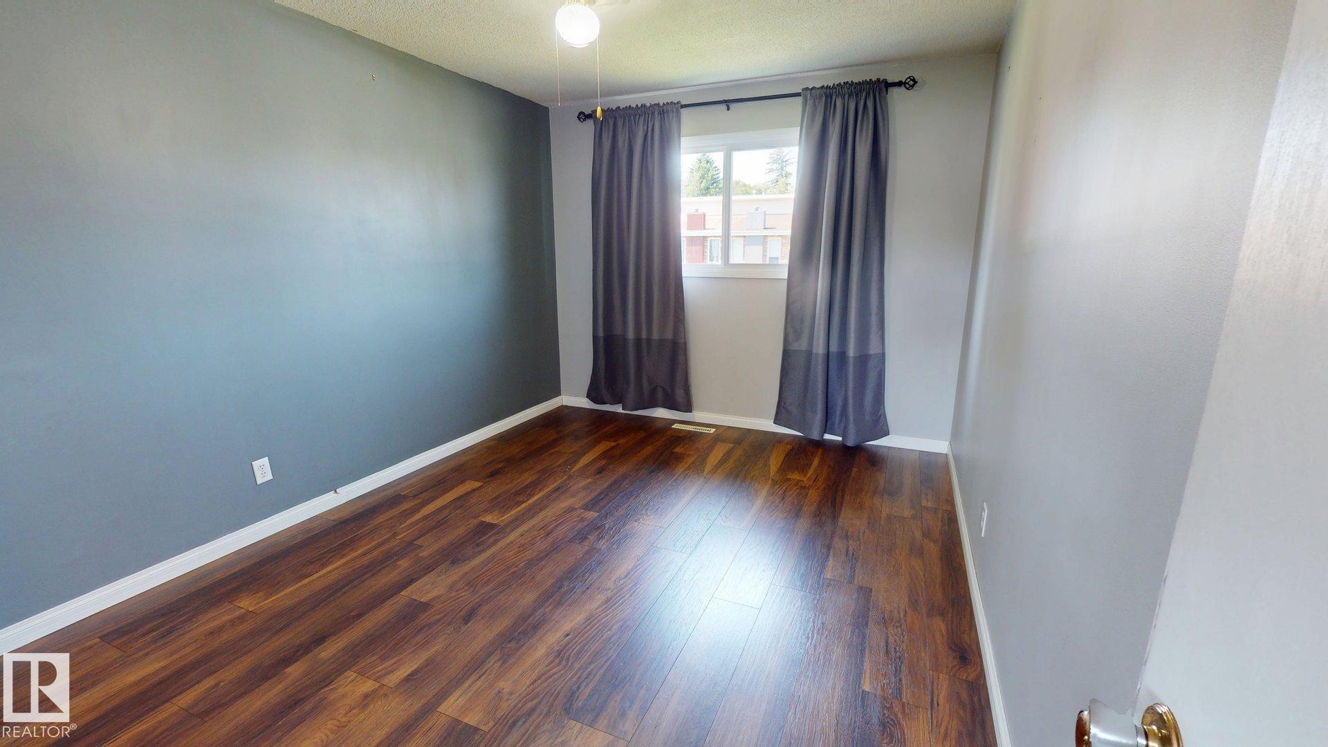 10661 152 Street Nw, Edmonton, AB - Indoor Photo Showing Other Room