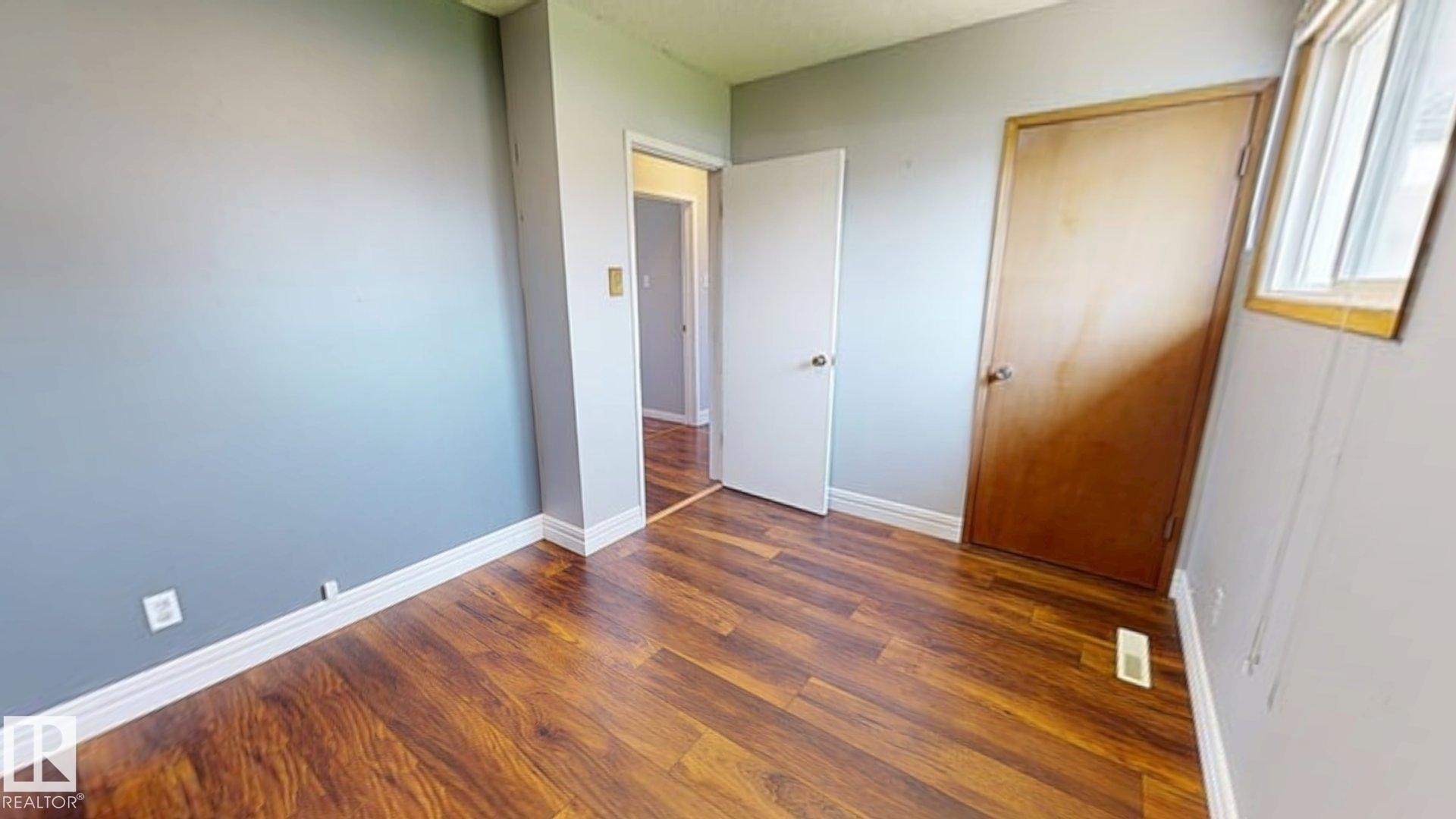 10661 152 Street Nw, Edmonton, AB - Indoor Photo Showing Other Room