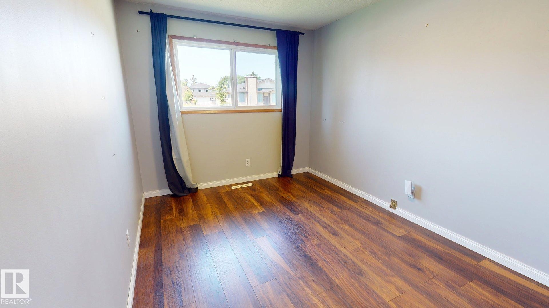 10661 152 Street Nw, Edmonton, AB - Indoor Photo Showing Other Room